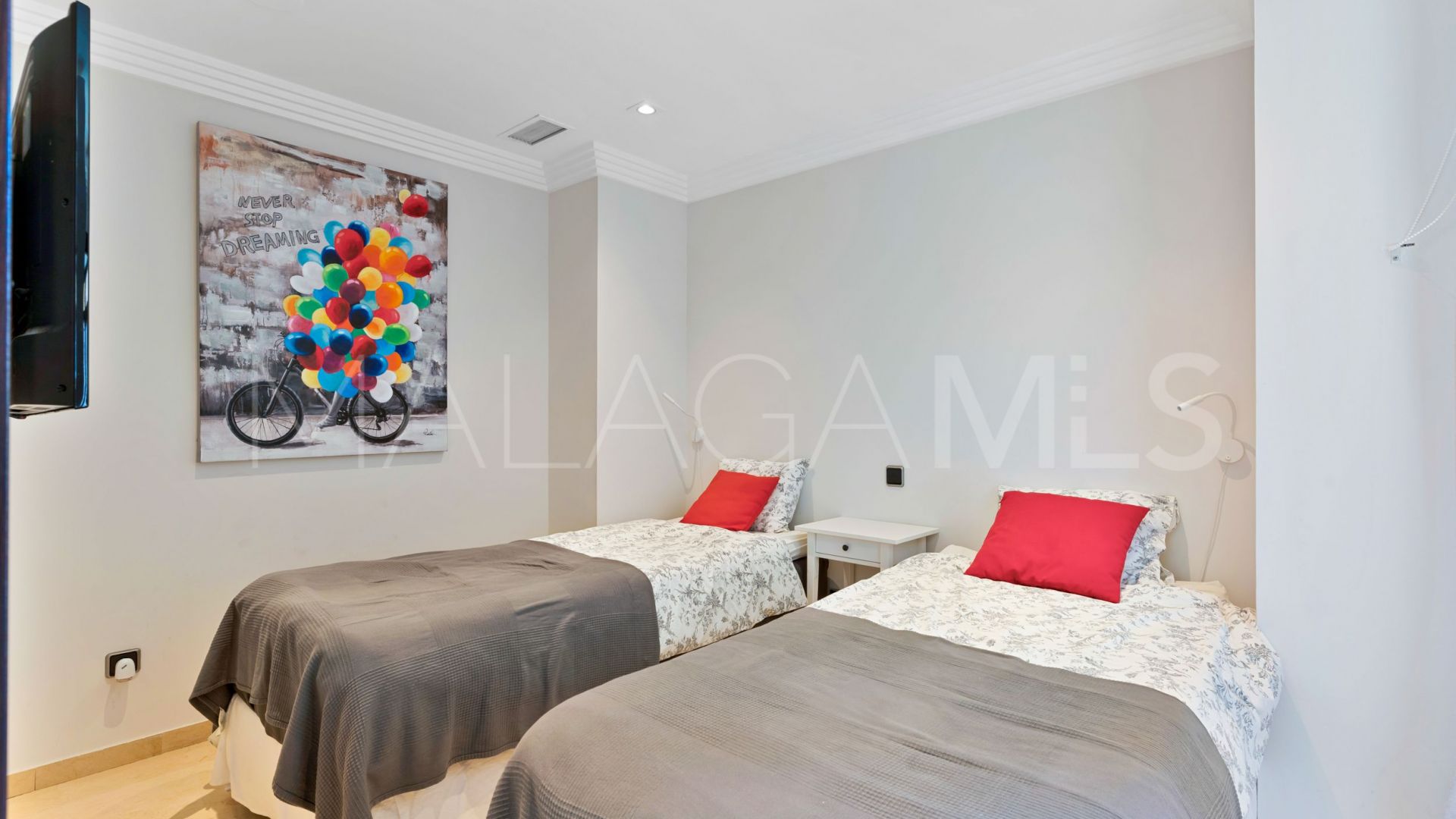 Bungalow for sale in Bahia de Banus