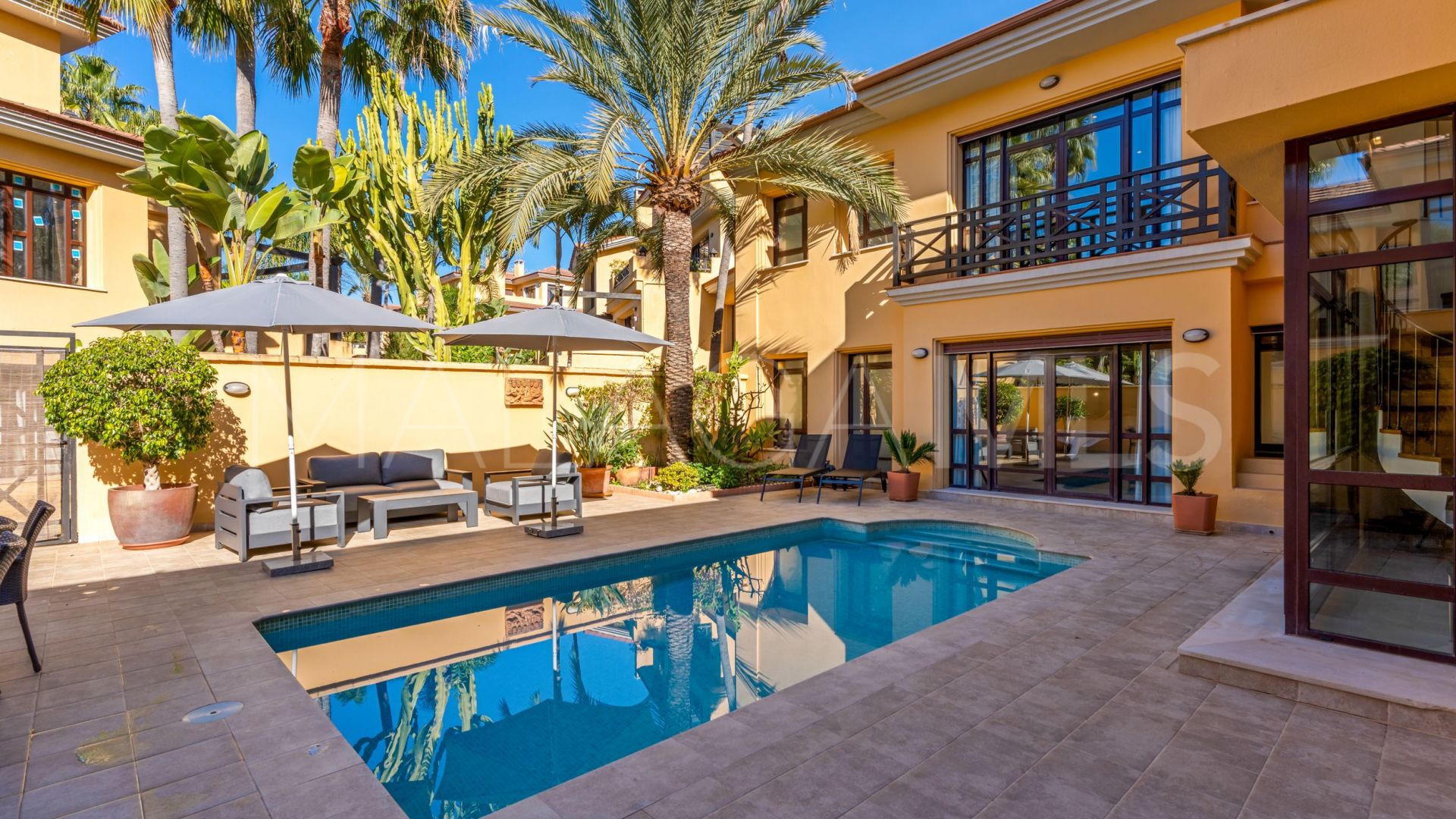 Bungalow for sale in Bahia de Banus