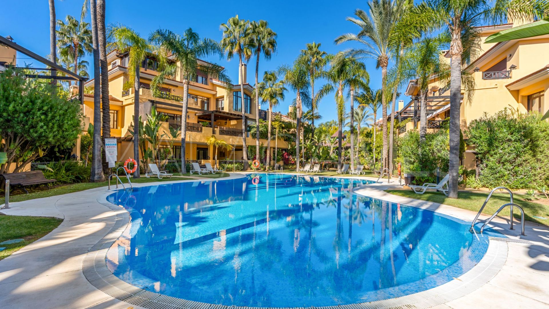 Bungalow for sale in Bahia de Banus