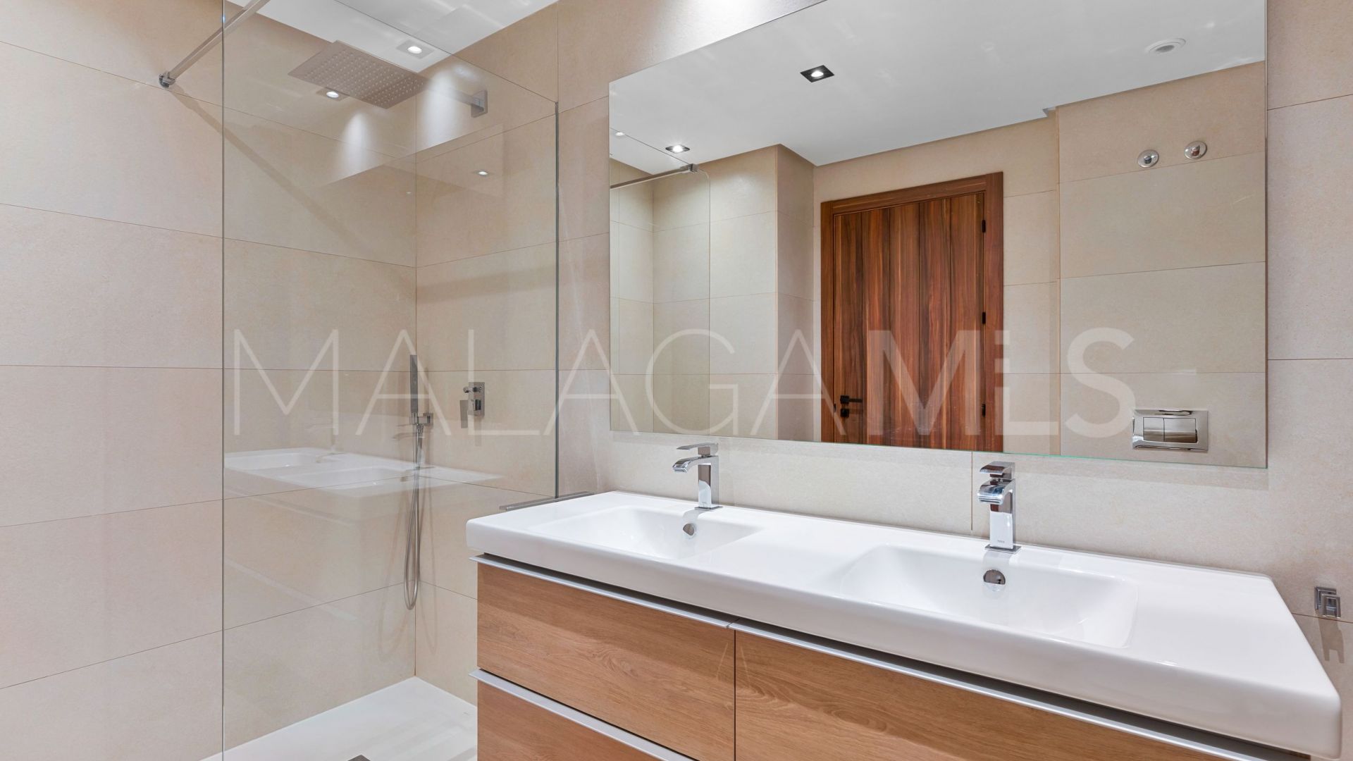 Erdgeschosswohnung for sale in Nueva Andalucia