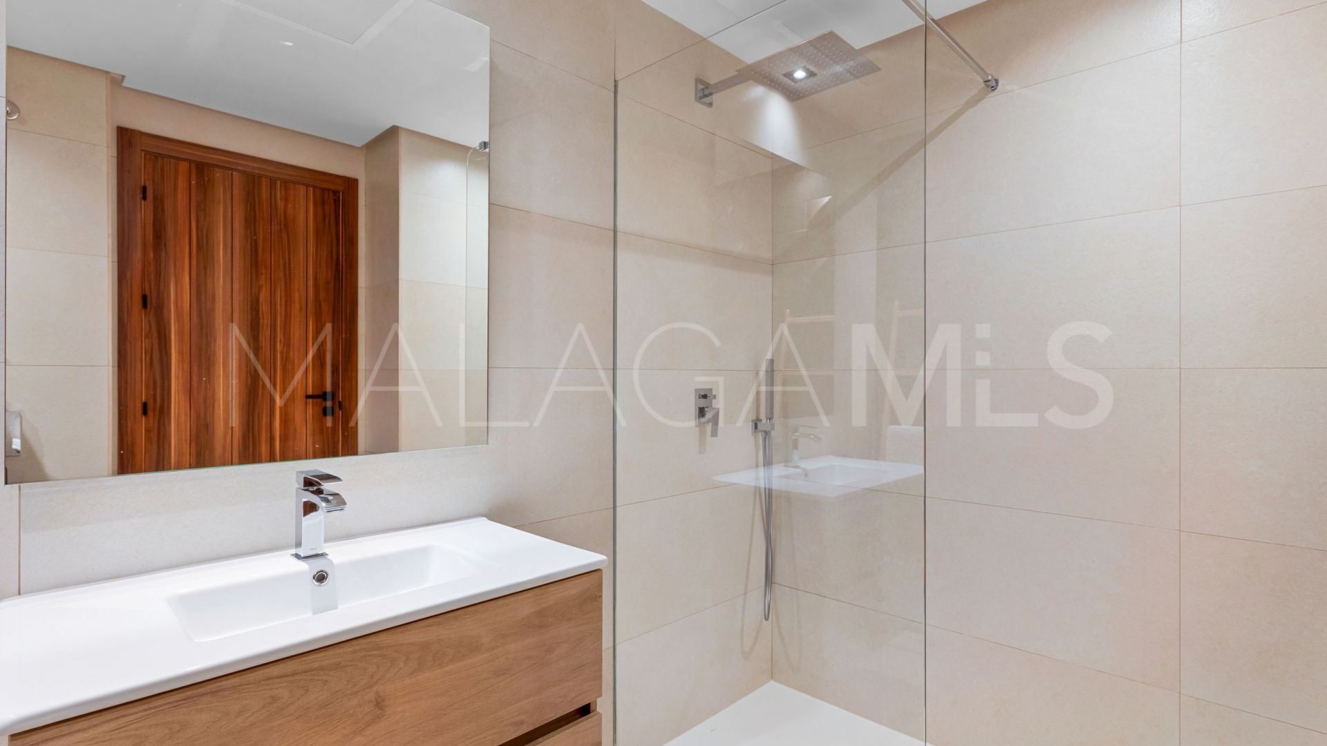 Erdgeschosswohnung for sale in Nueva Andalucia