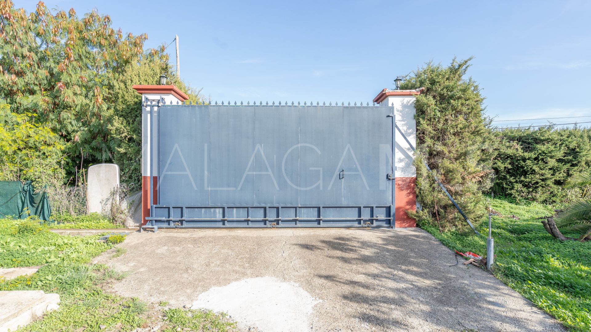 Villa for sale in Estepona