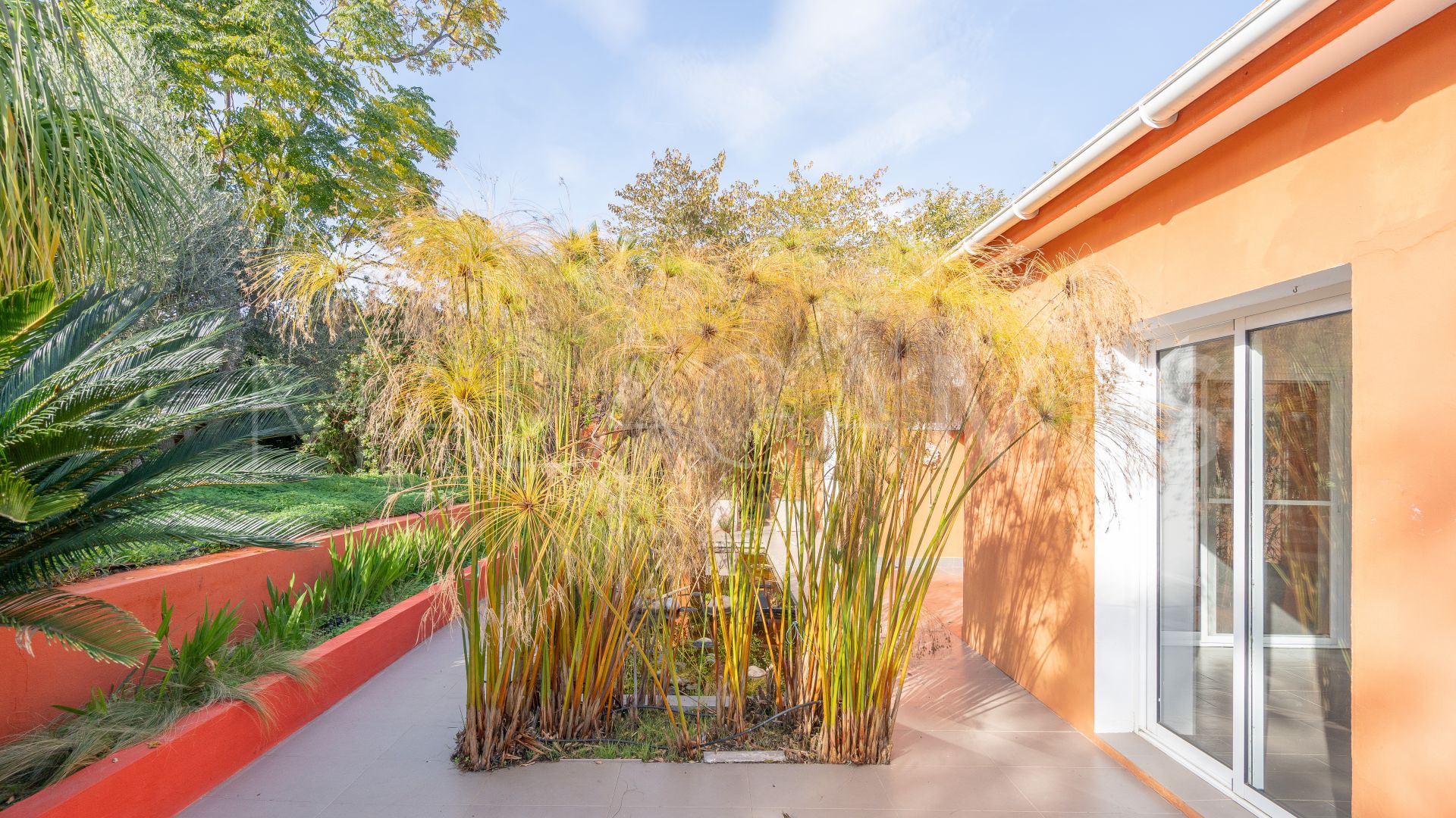 Villa for sale in Estepona