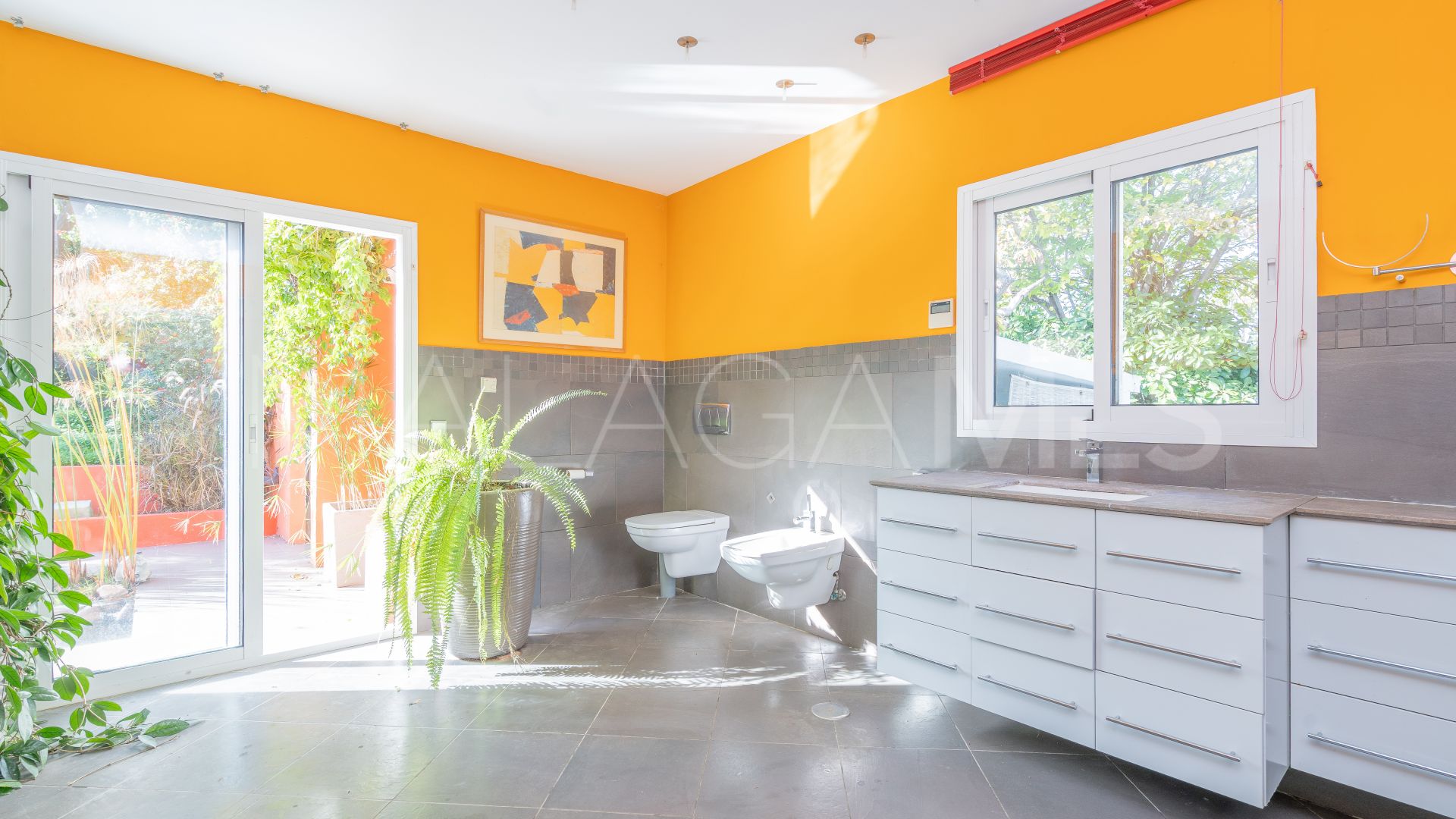 Villa for sale in Estepona