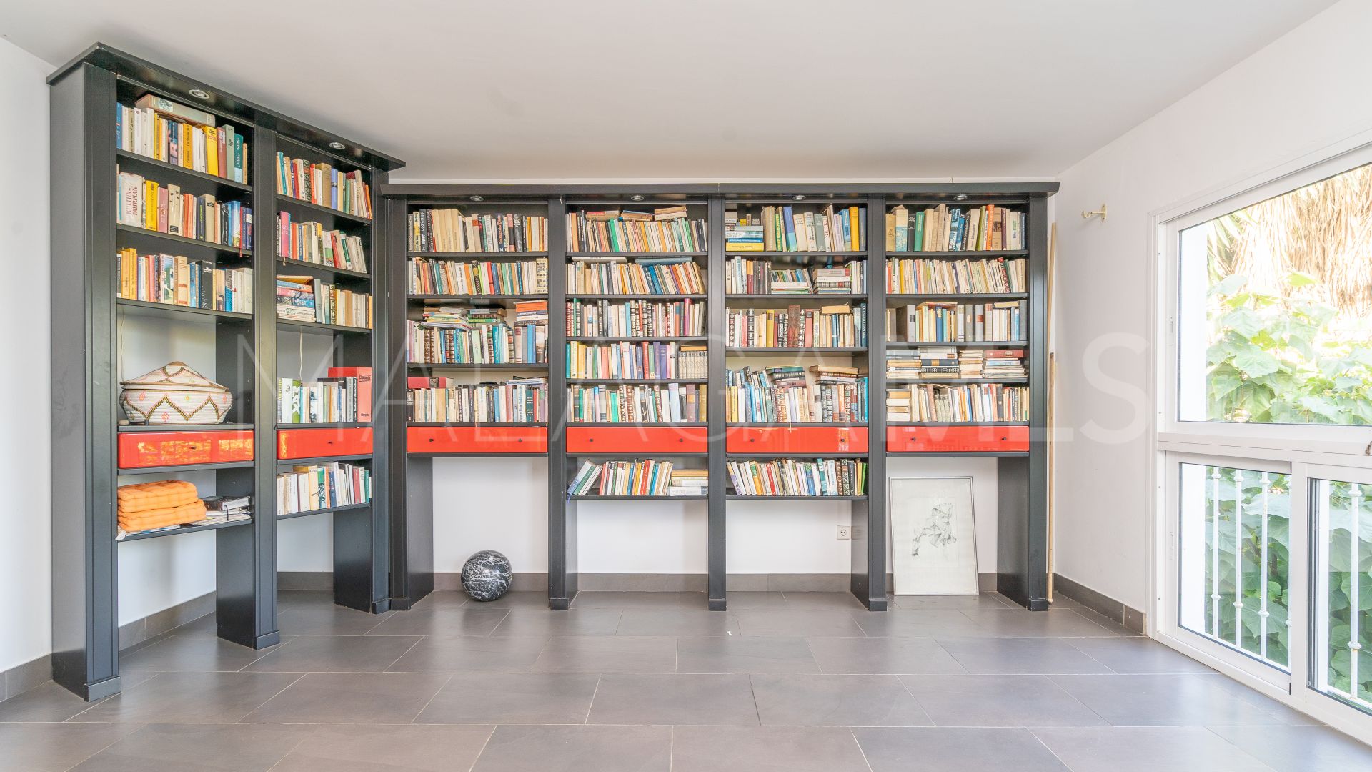 Villa for sale in Estepona