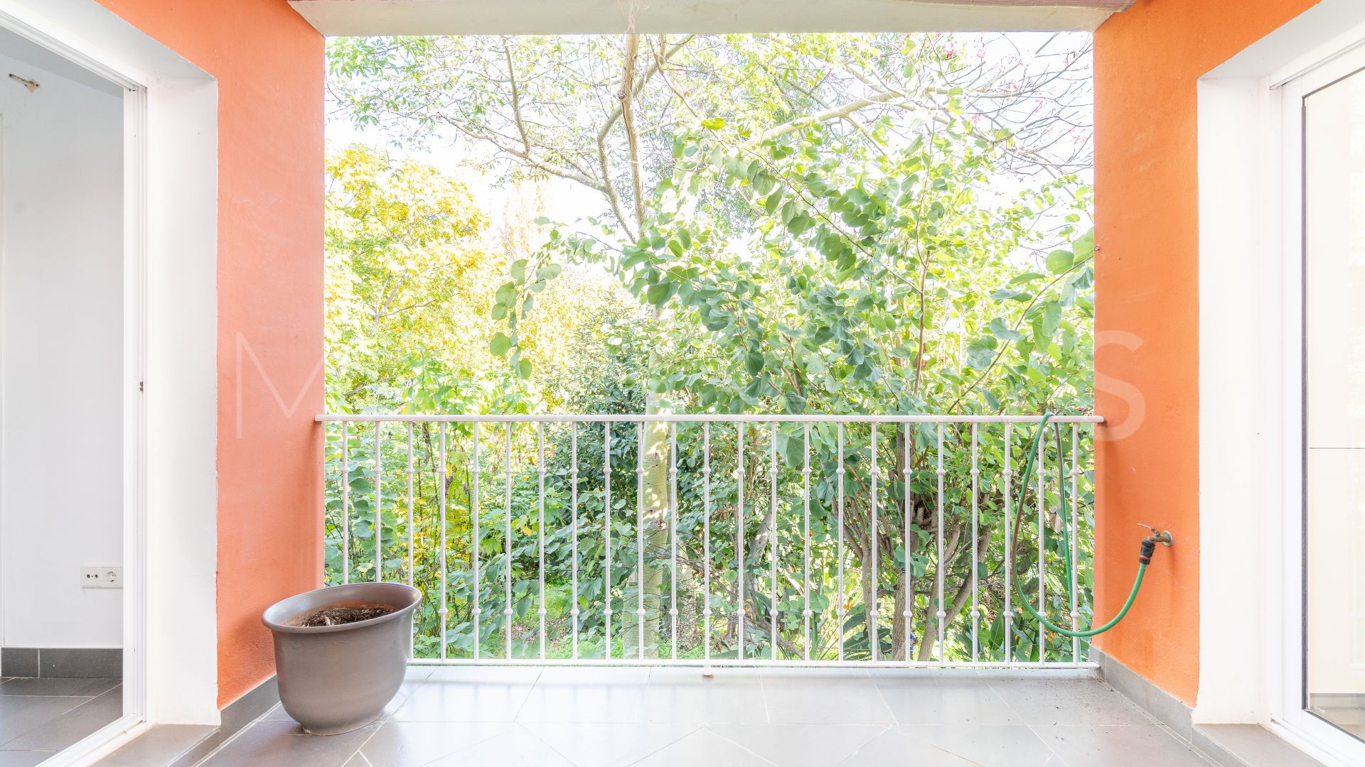 Villa for sale in Estepona