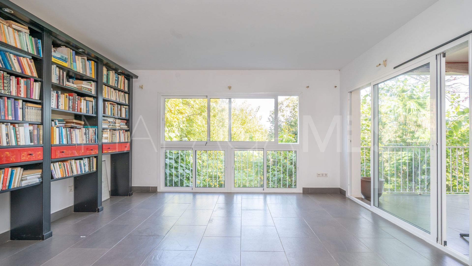 Villa for sale in Estepona