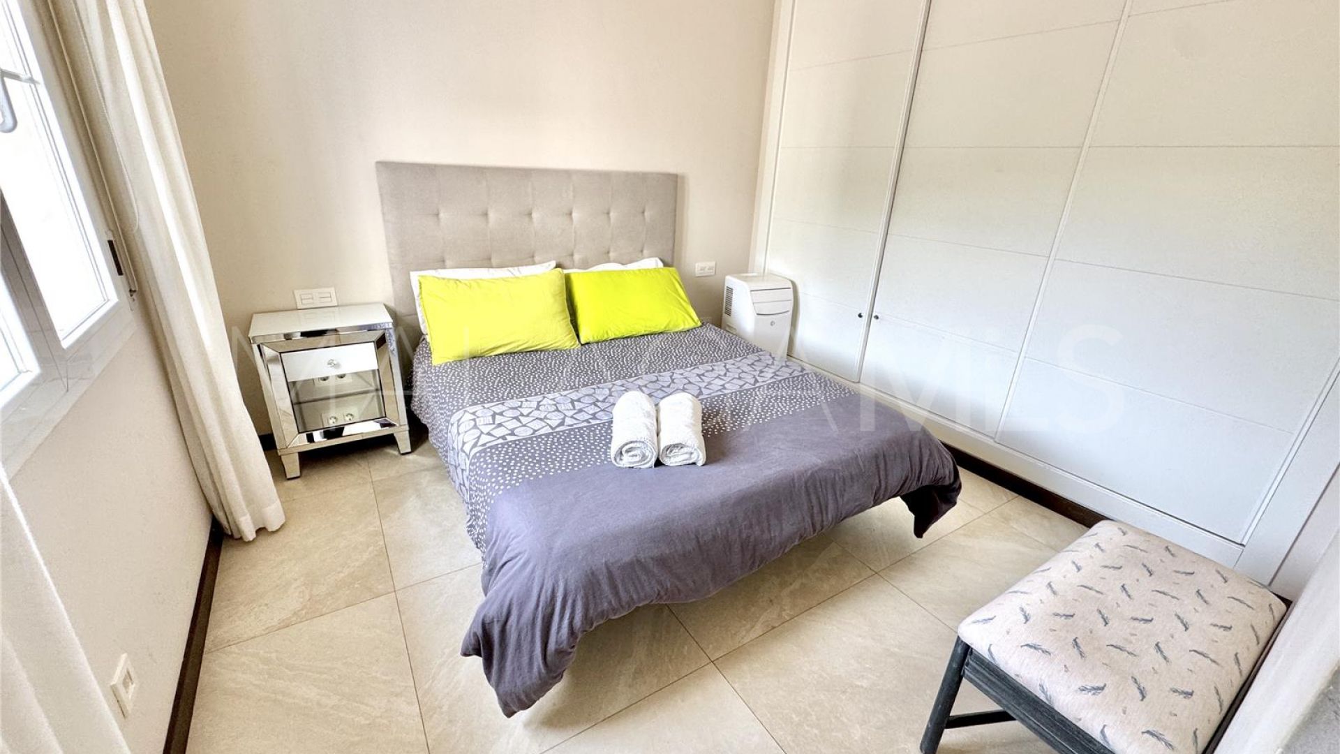 Villa for sale in Nueva Andalucia