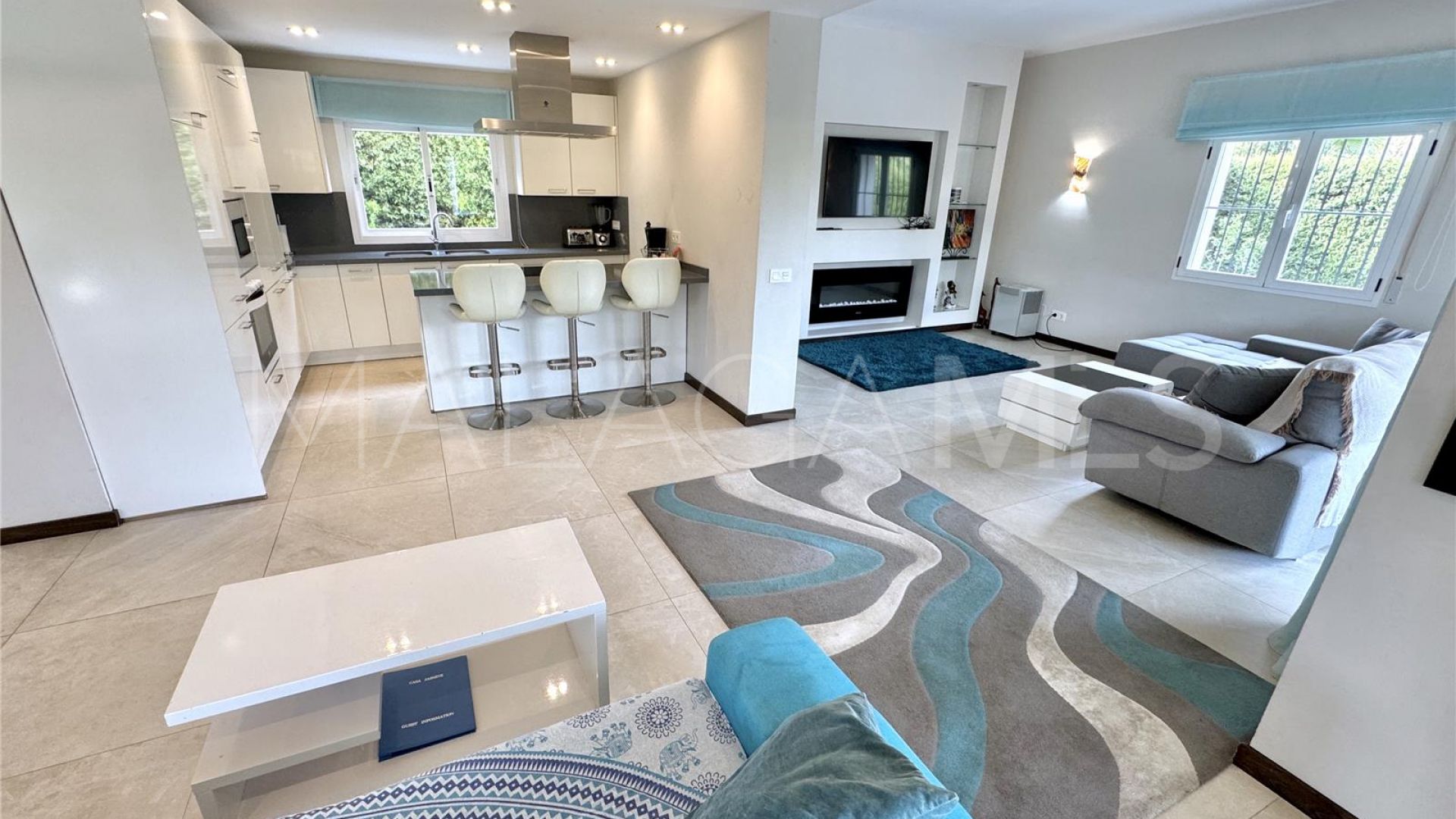 Villa for sale in Nueva Andalucia