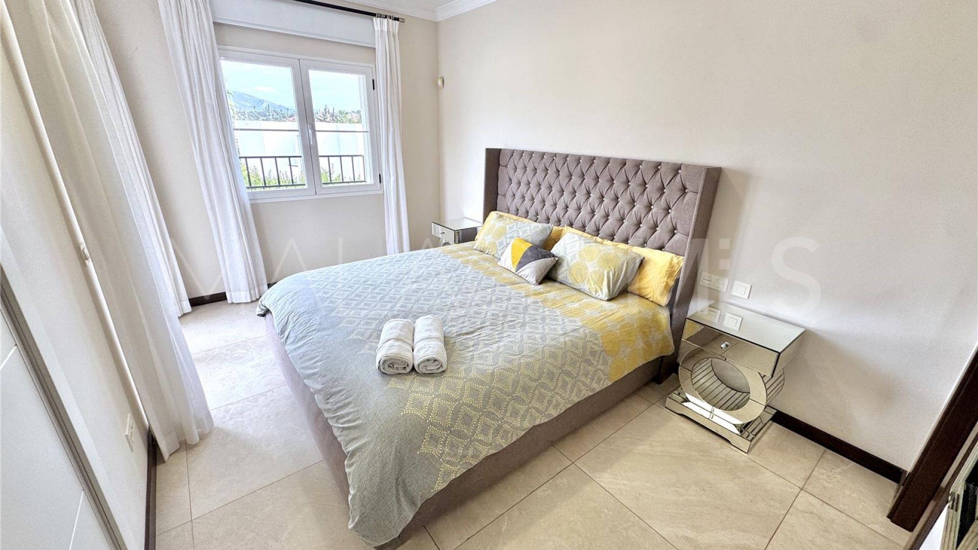 Villa for sale in Nueva Andalucia