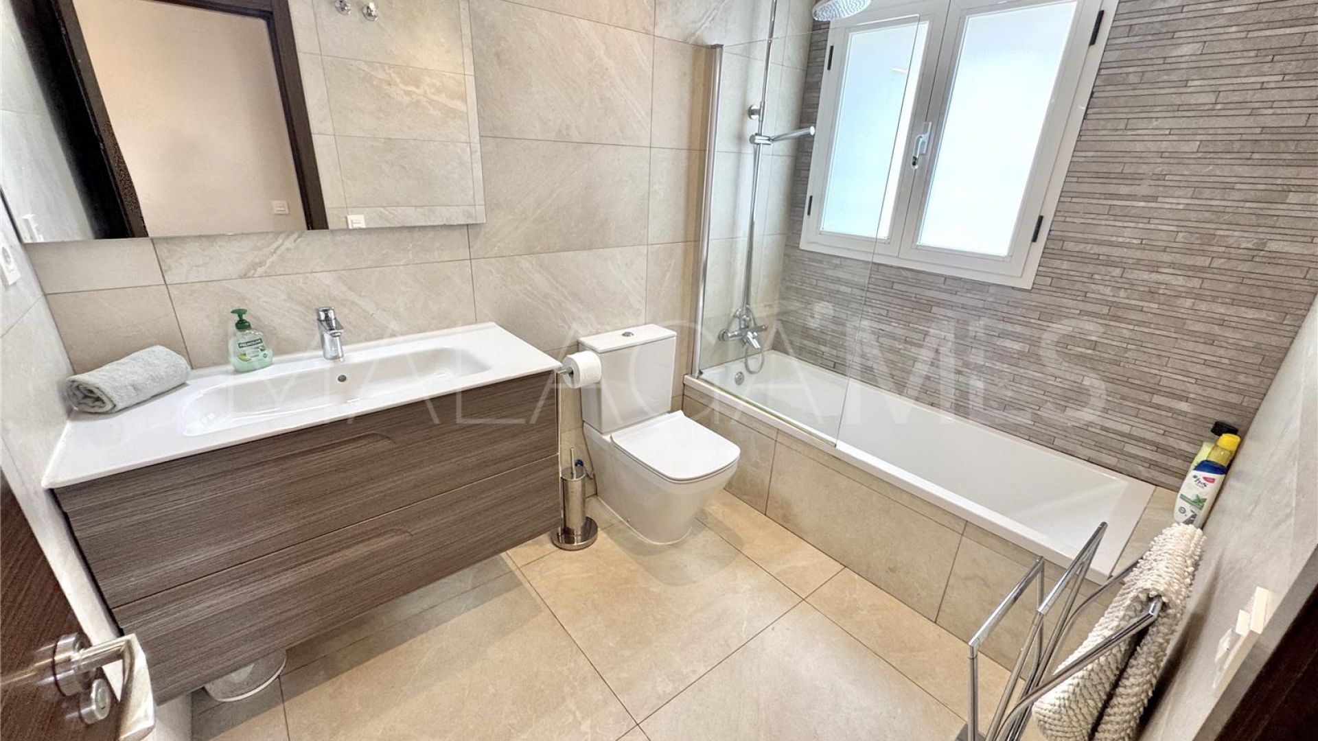 Villa for sale in Nueva Andalucia