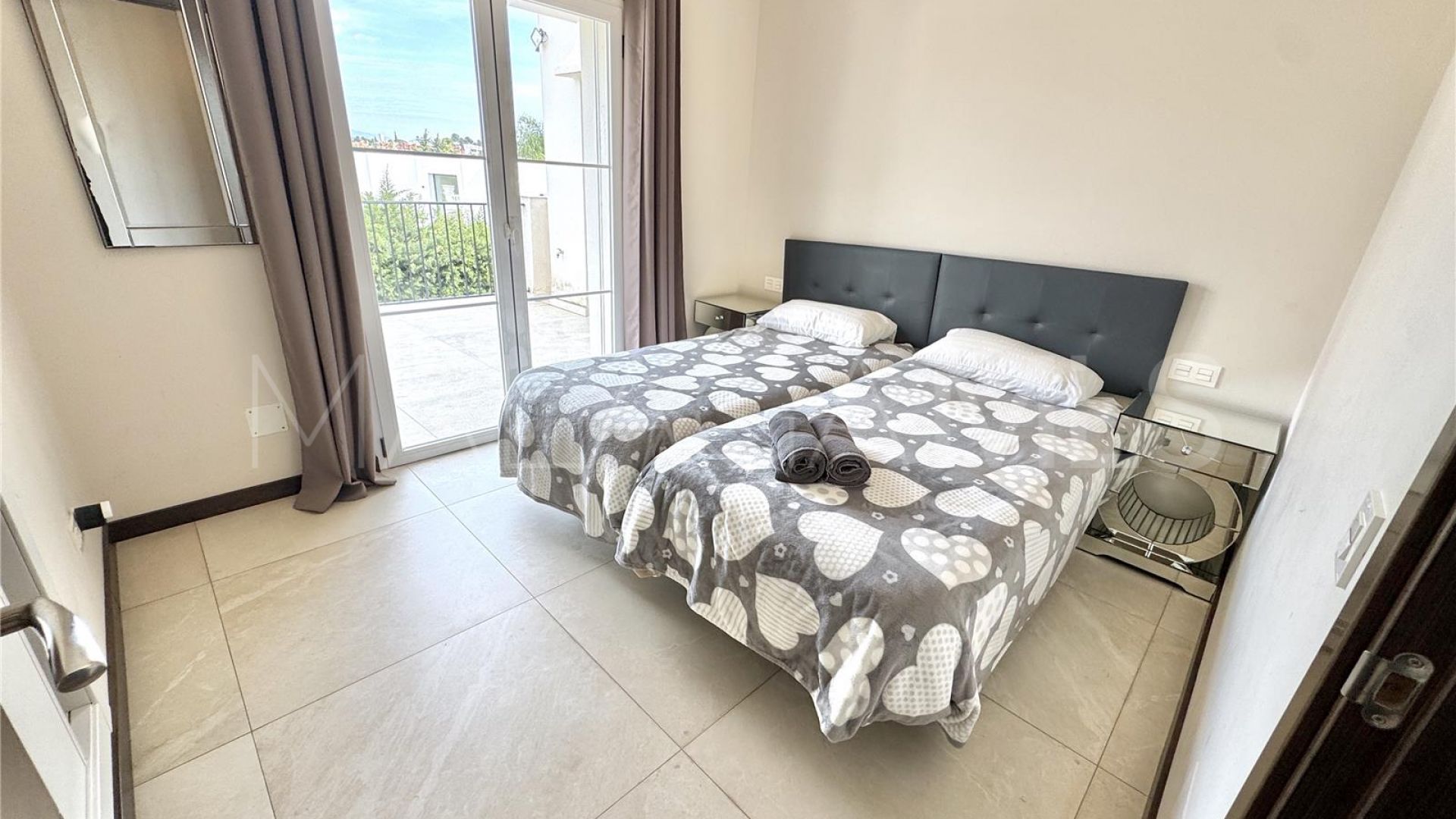 Villa for sale in Nueva Andalucia