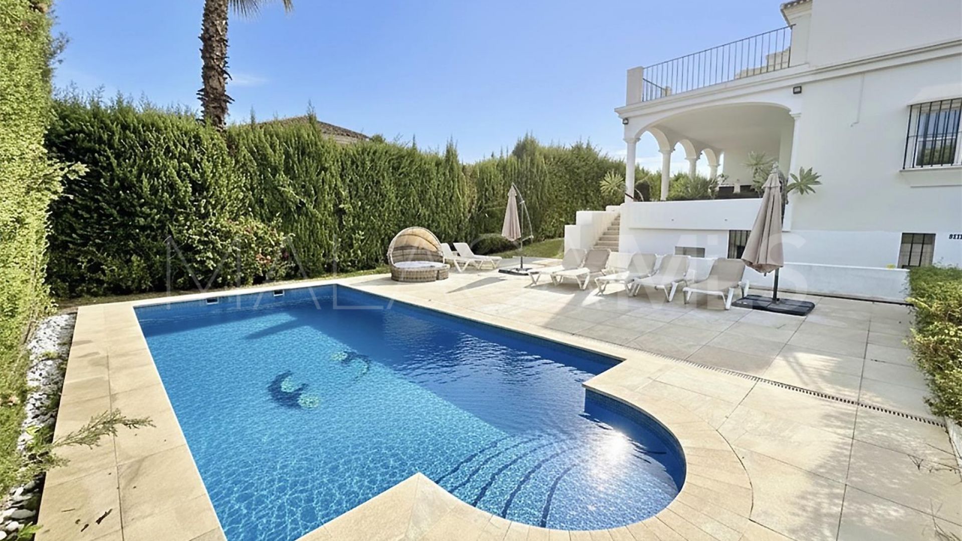 Villa for sale in Nueva Andalucia