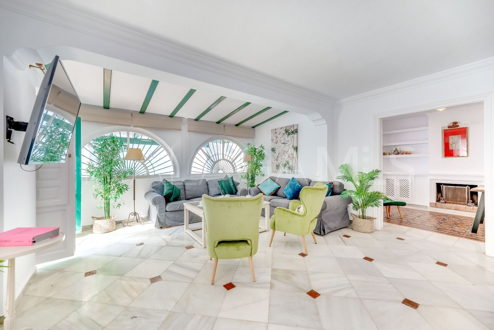 Villa for sale in Nueva Andalucia