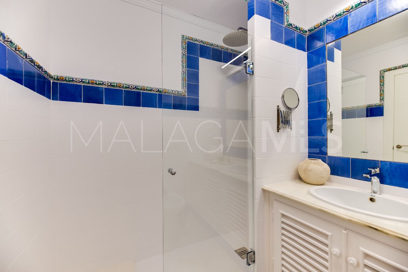 Villa for sale in Nueva Andalucia