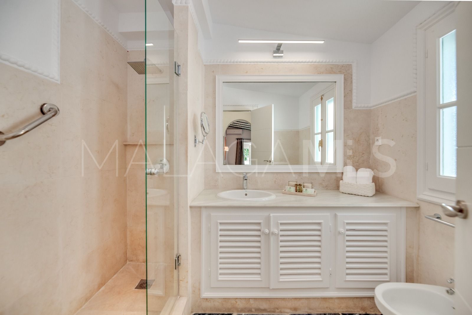 Villa for sale in Nueva Andalucia