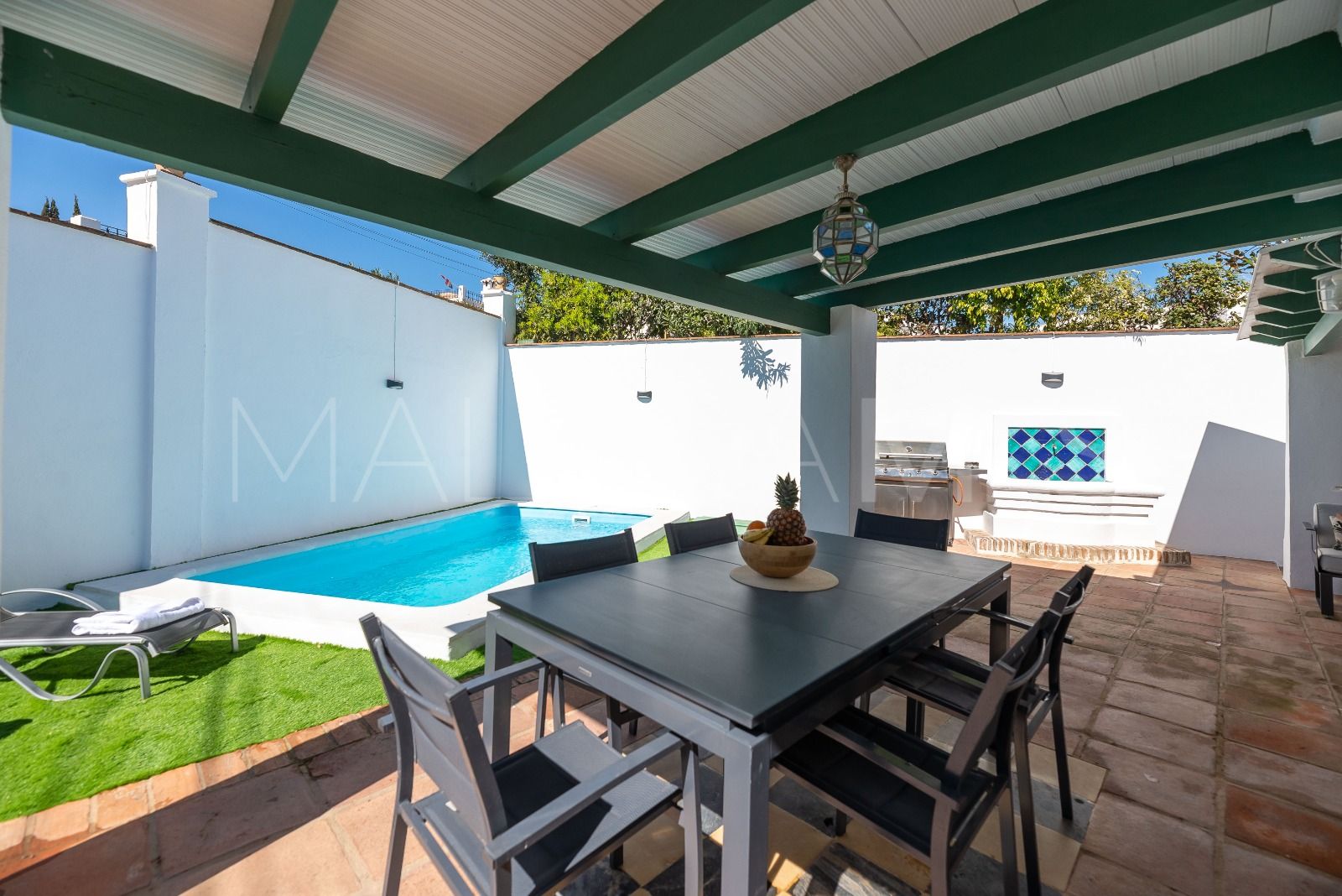 Villa for sale in Nueva Andalucia