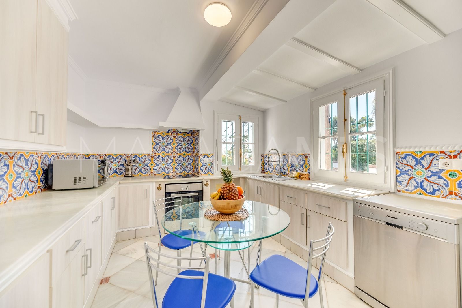 Villa for sale in Nueva Andalucia