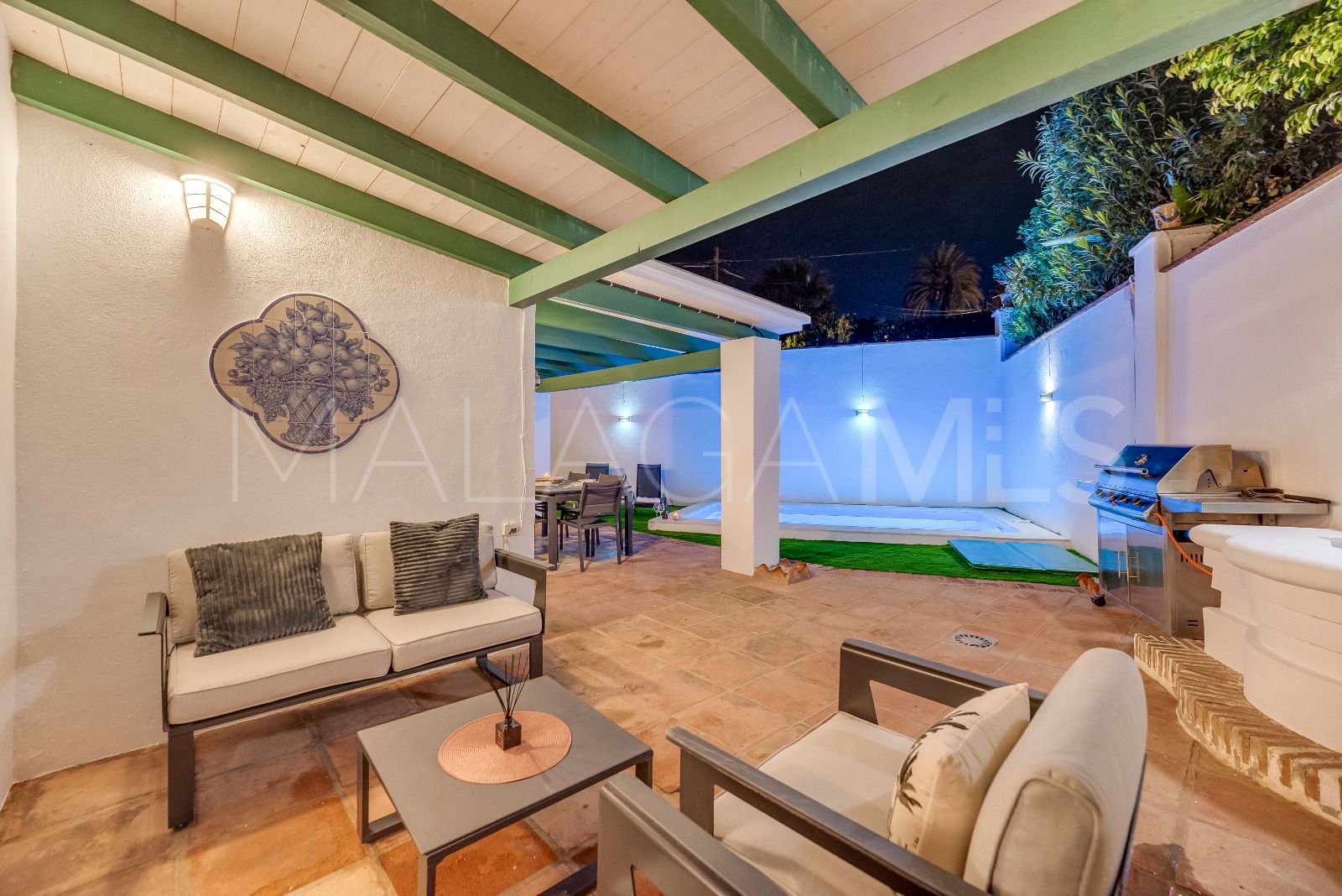 Villa for sale in Nueva Andalucia