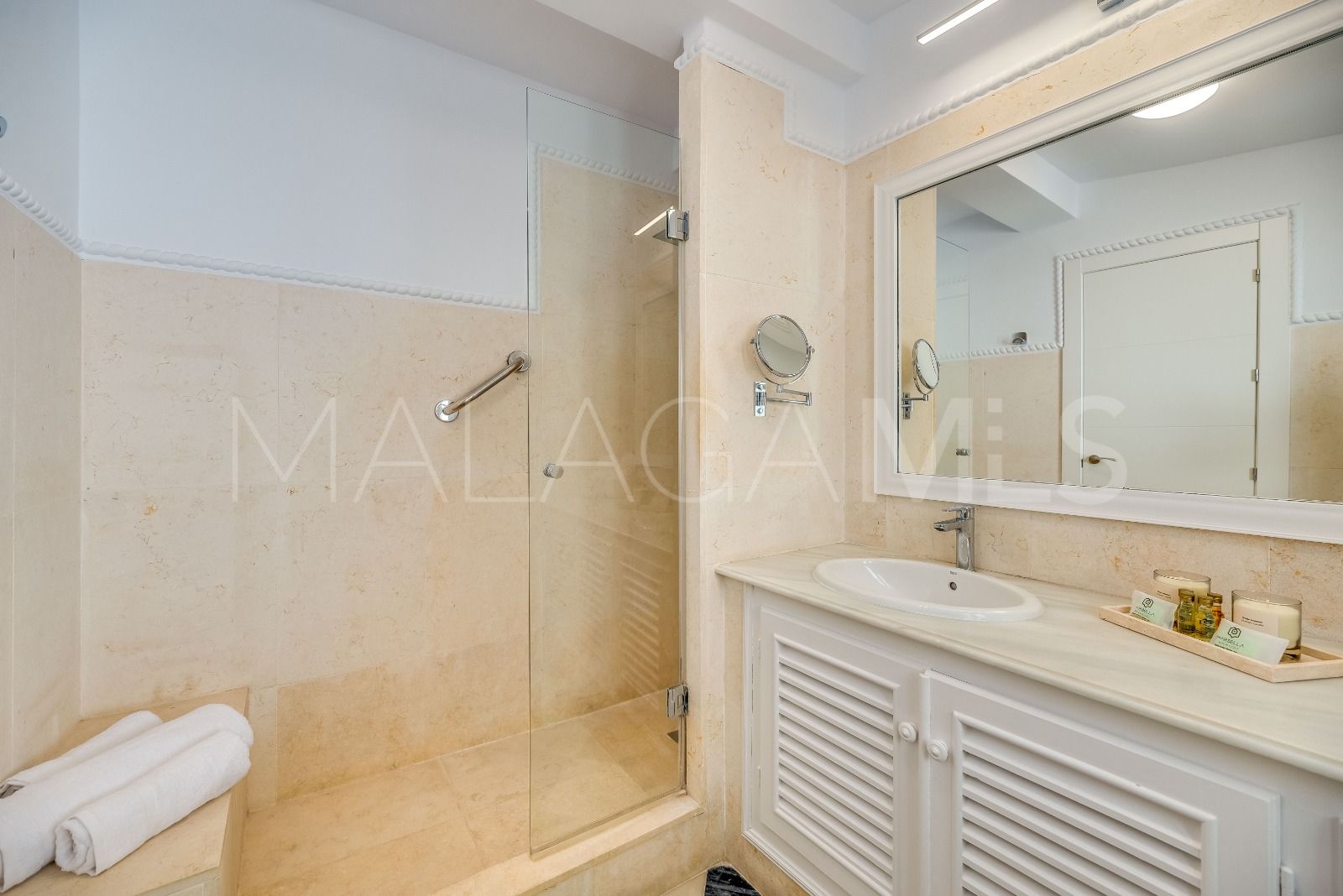 Villa for sale in Nueva Andalucia