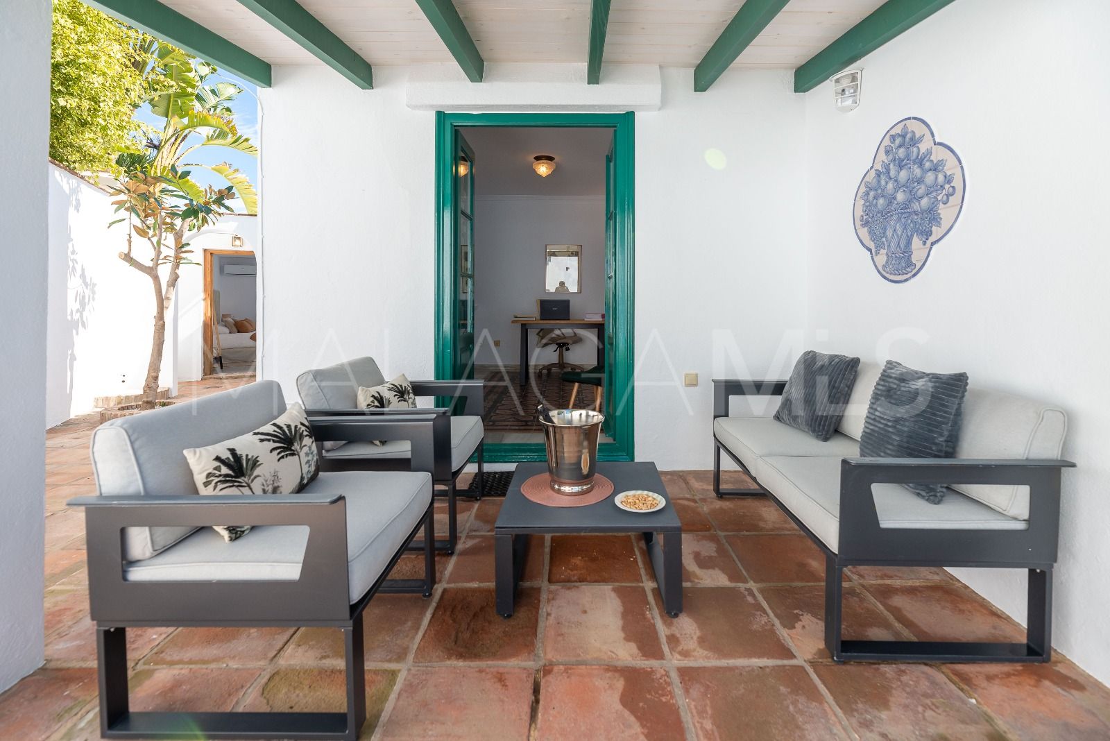 Villa for sale in Nueva Andalucia