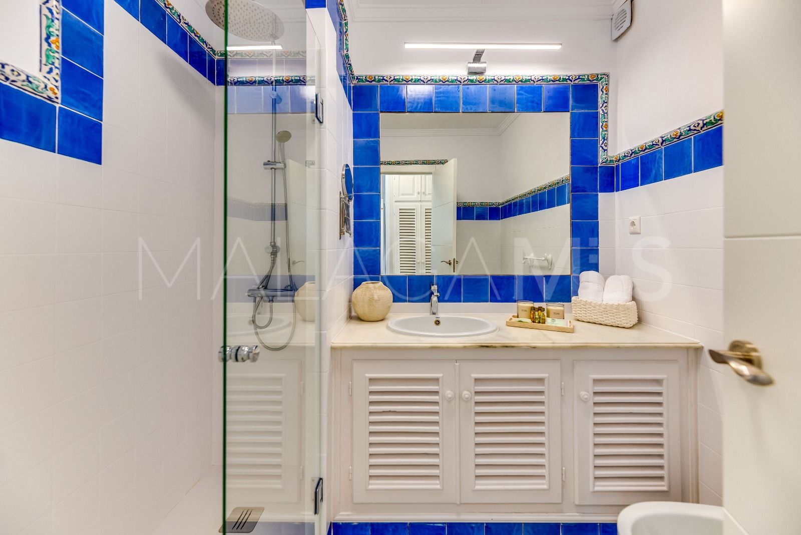 Villa for sale in Nueva Andalucia