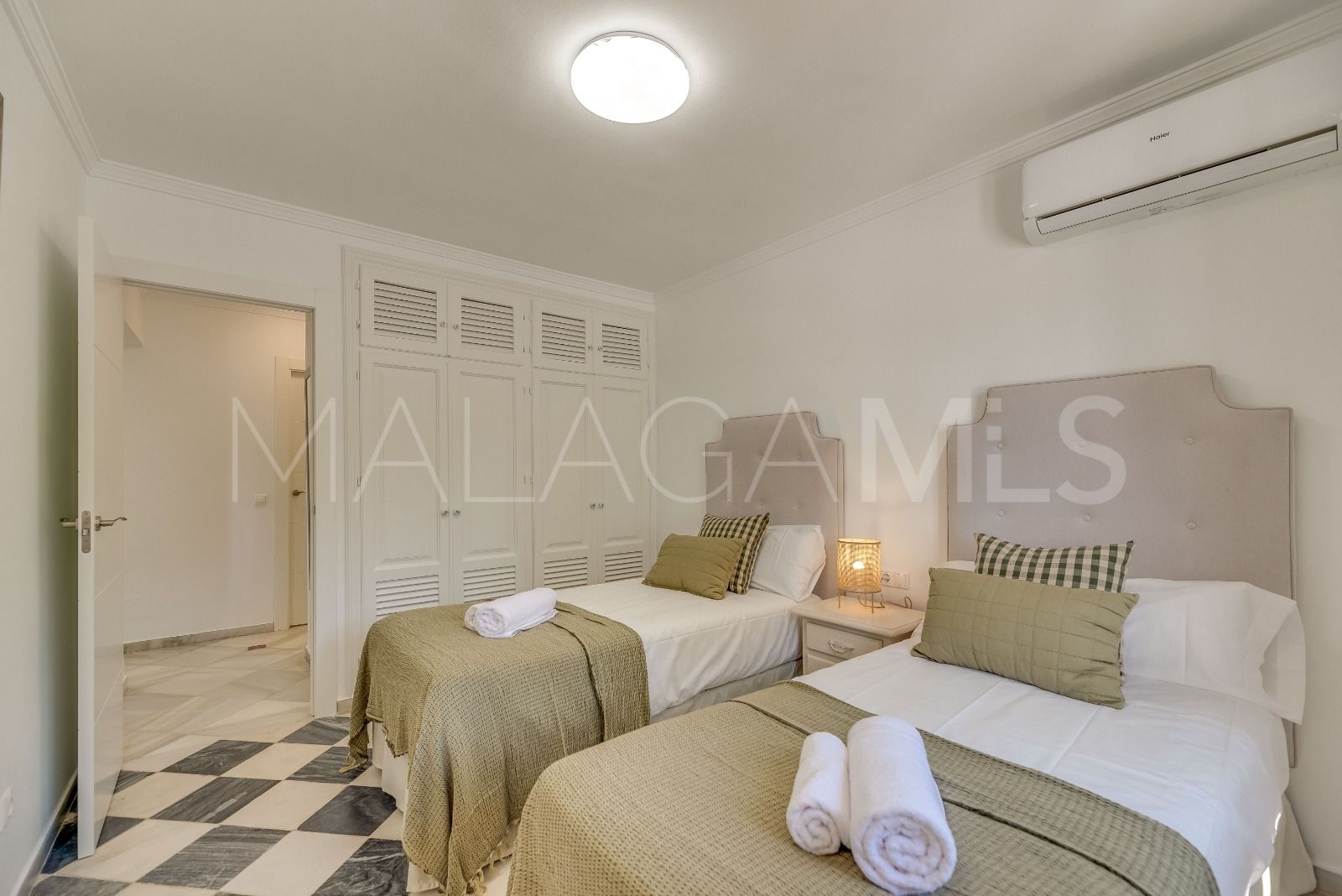 Villa for sale in Nueva Andalucia