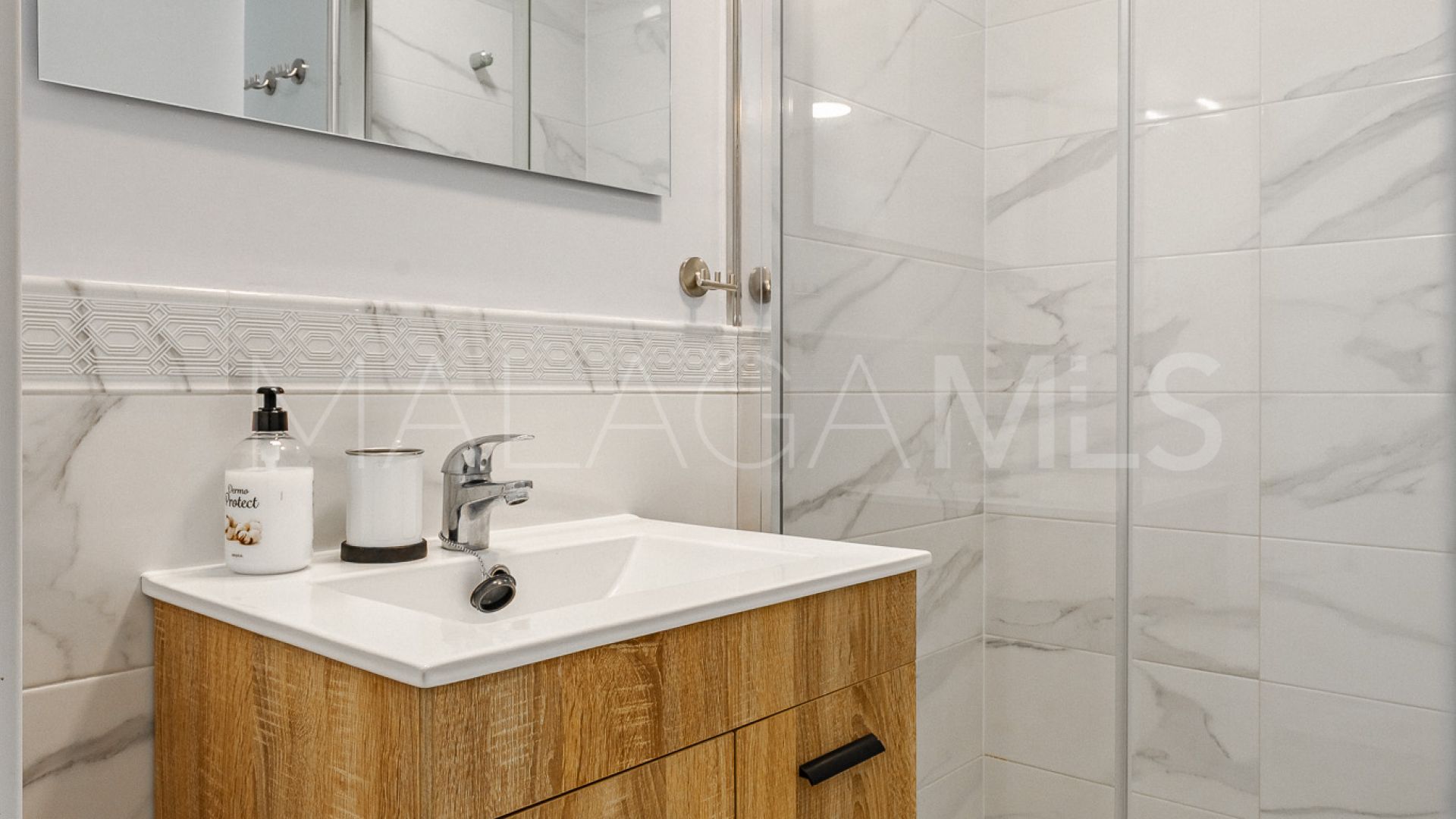 Gebäude for sale in Estepona Stadt