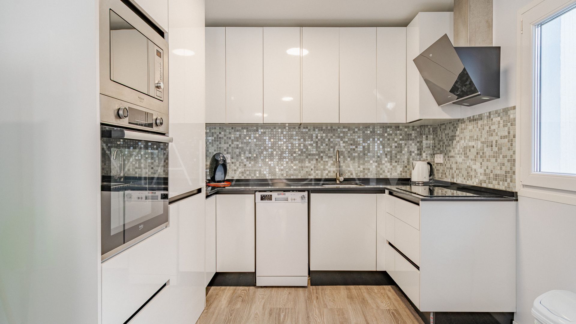 Gebäude for sale in Estepona Stadt