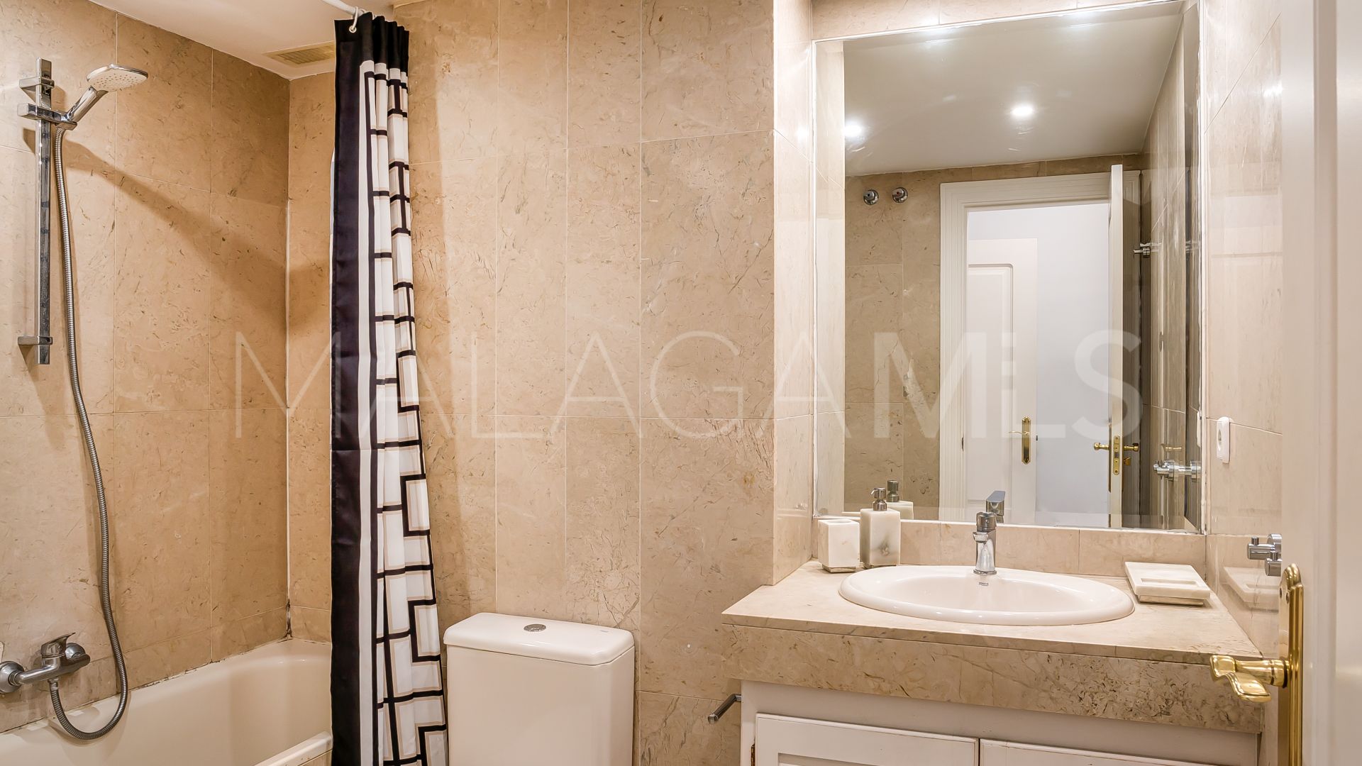 Ground floor duplex for sale in Señorio de Aloha