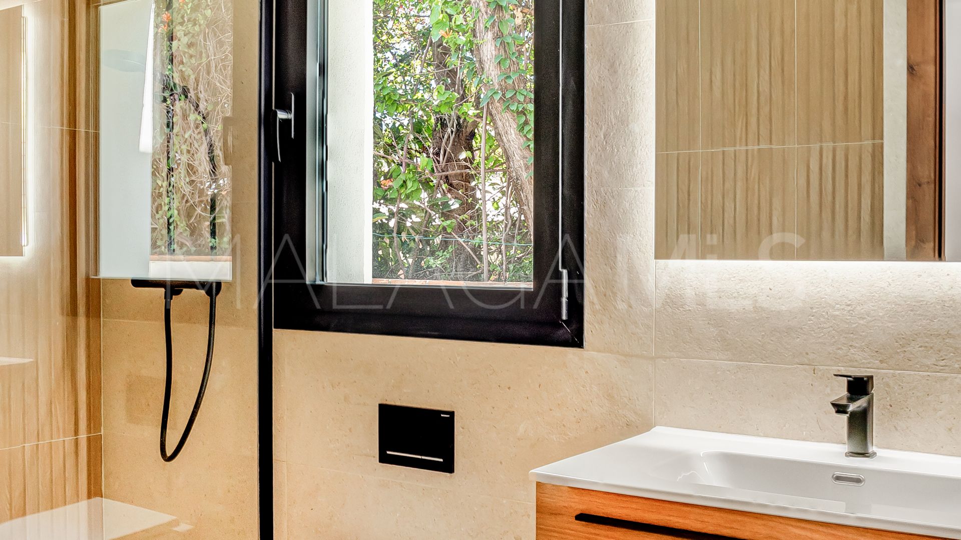 For sale 4 bedrooms villa in Nueva Andalucia