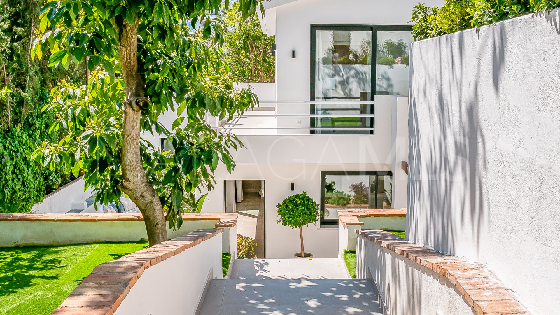 For sale 4 bedrooms villa in Nueva Andalucia