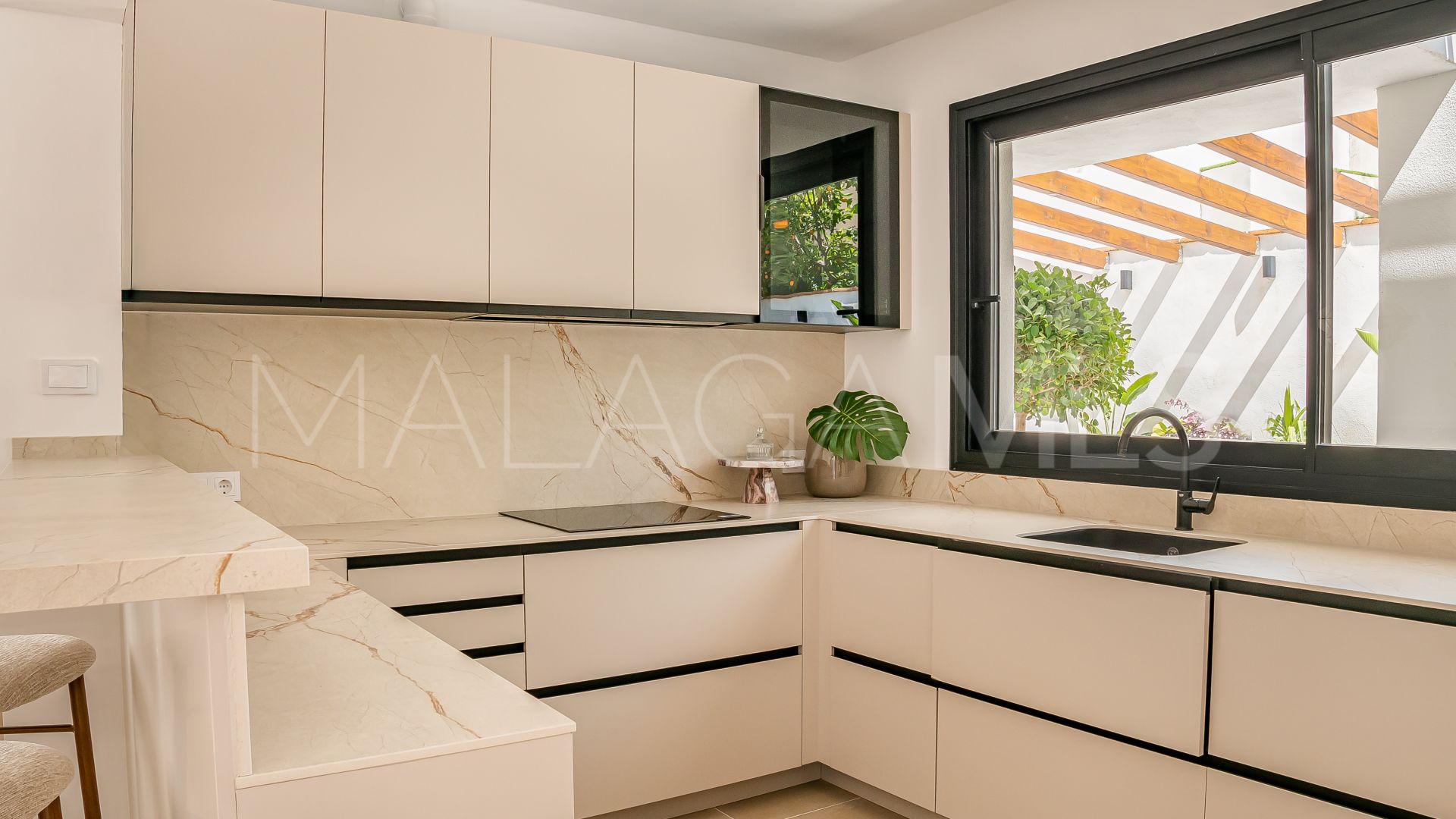 For sale 4 bedrooms villa in Nueva Andalucia