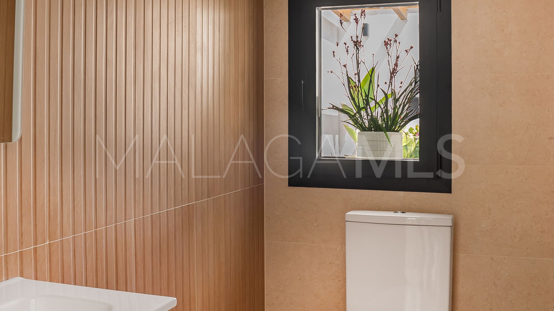 For sale 4 bedrooms villa in Nueva Andalucia