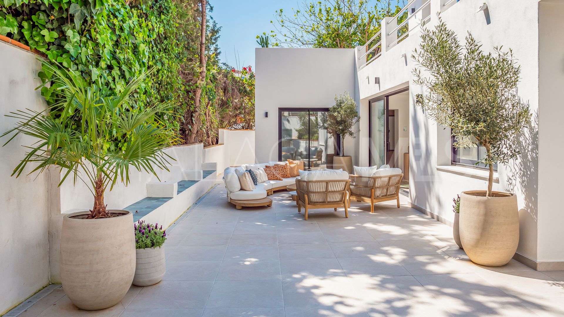 For sale 4 bedrooms villa in Nueva Andalucia