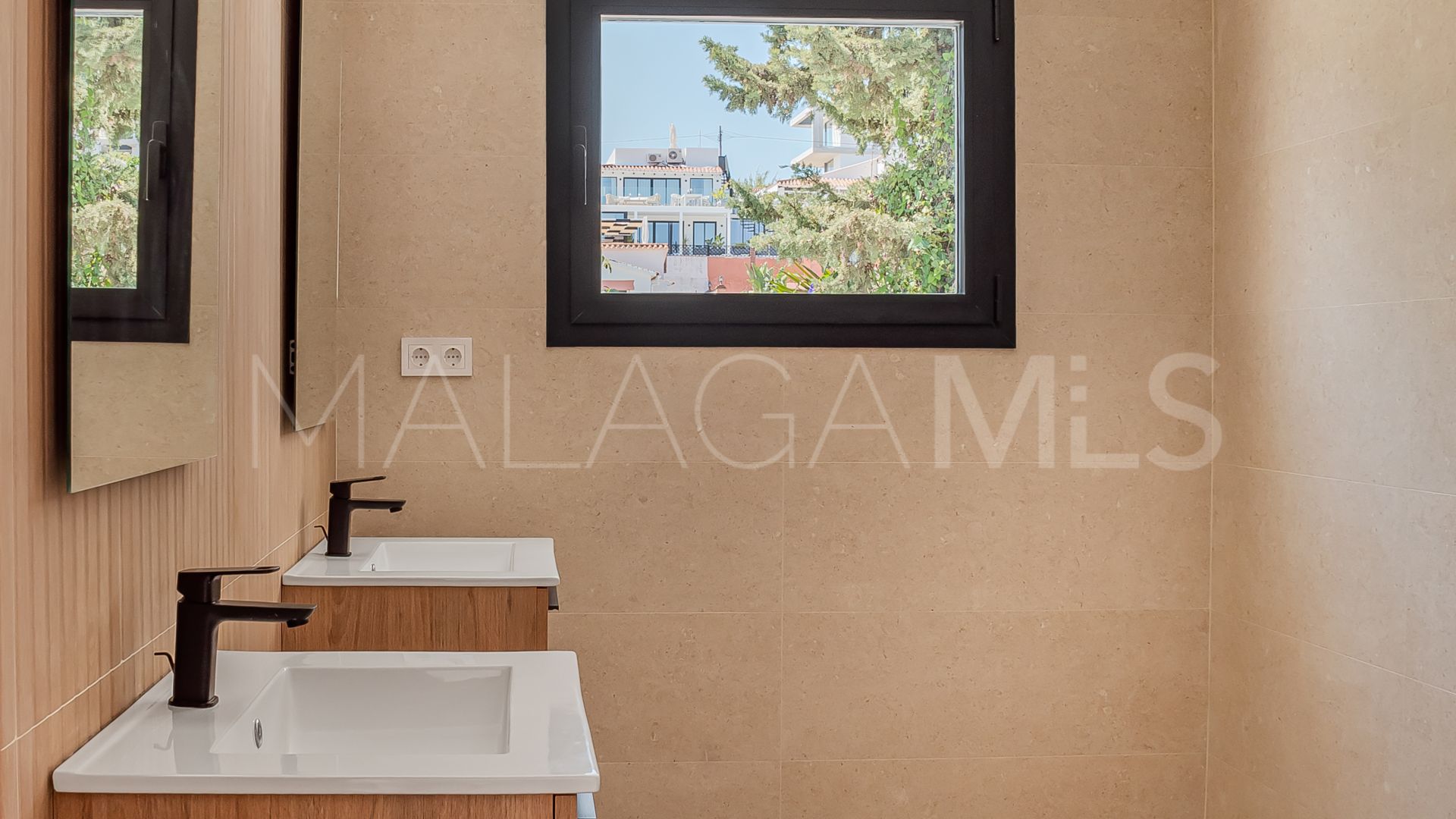 For sale 4 bedrooms villa in Nueva Andalucia