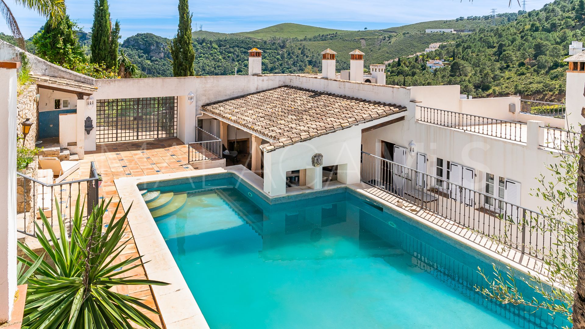 Villa for sale in Benahavis Centro