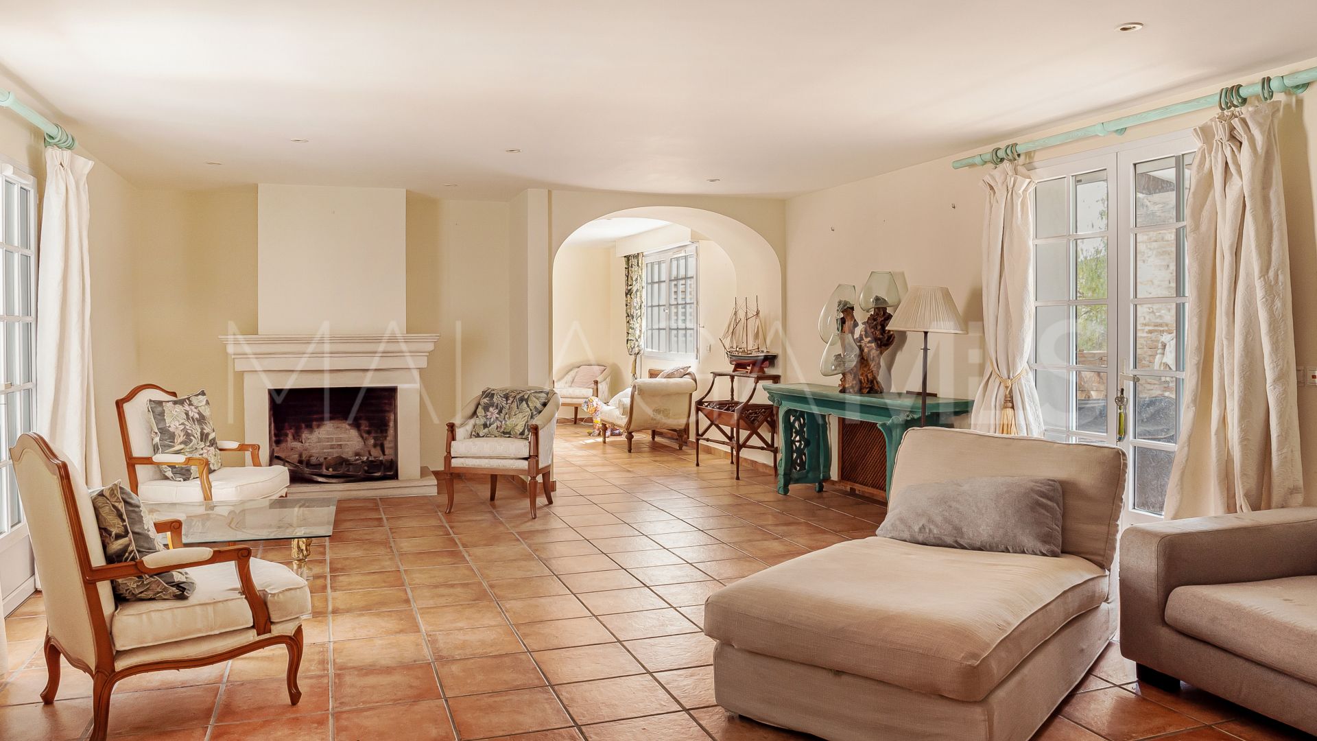 Villa for sale in Benahavis Centro