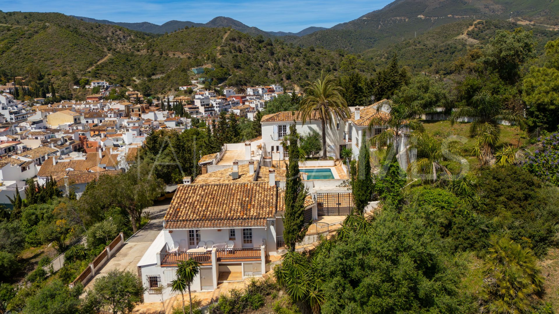 Villa for sale in Benahavis Centro