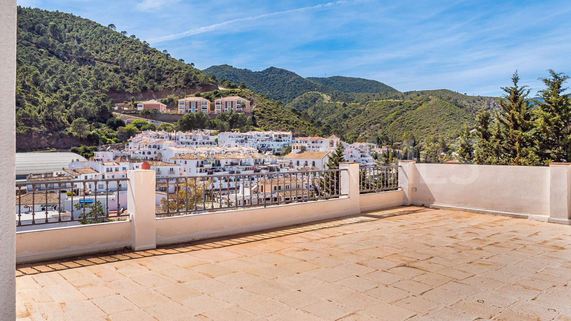 Villa for sale in Benahavis Centro