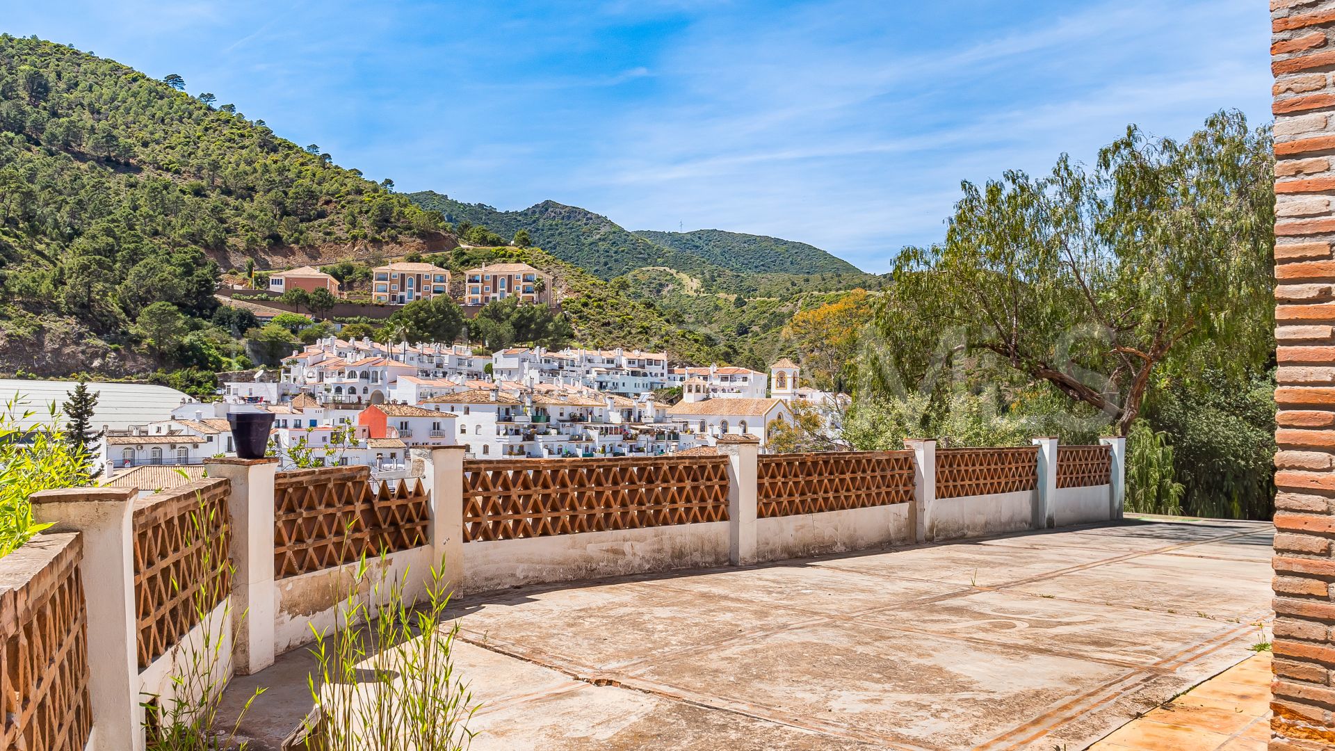 Villa for sale in Benahavis Centro