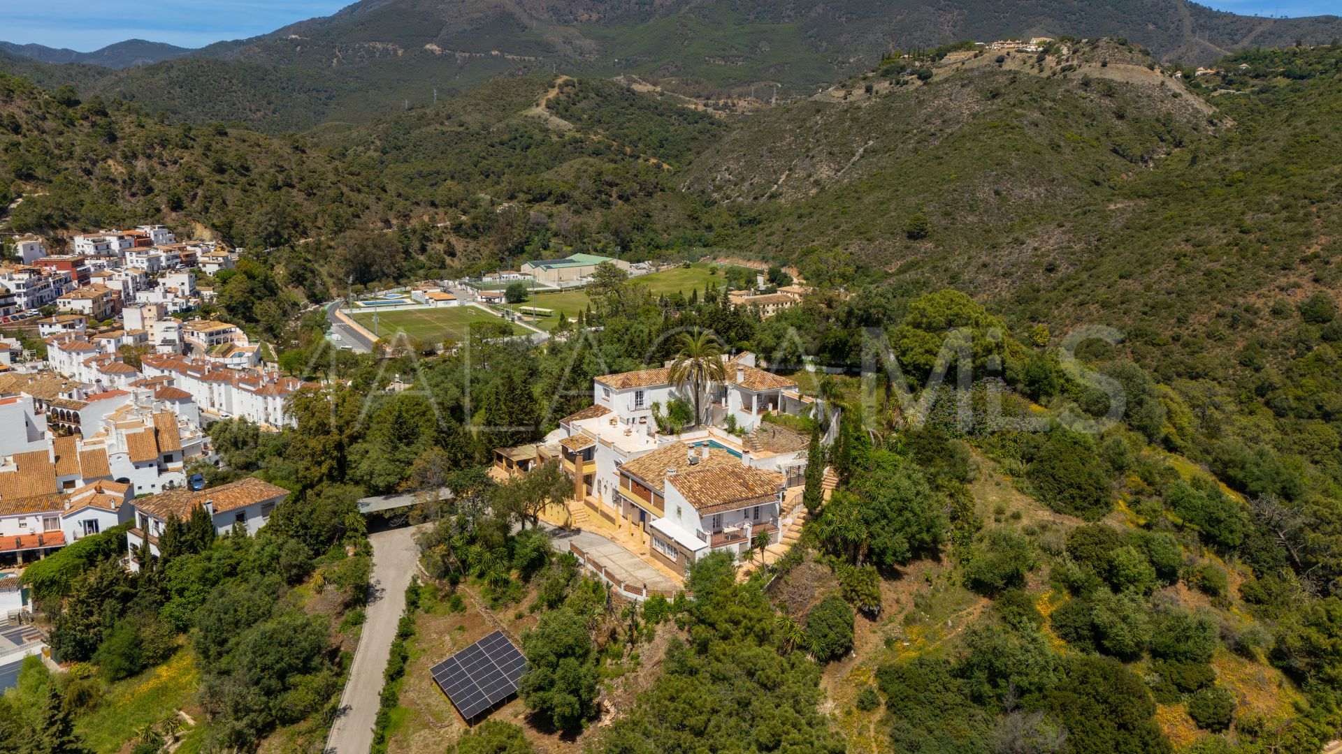Villa for sale in Benahavis Centro