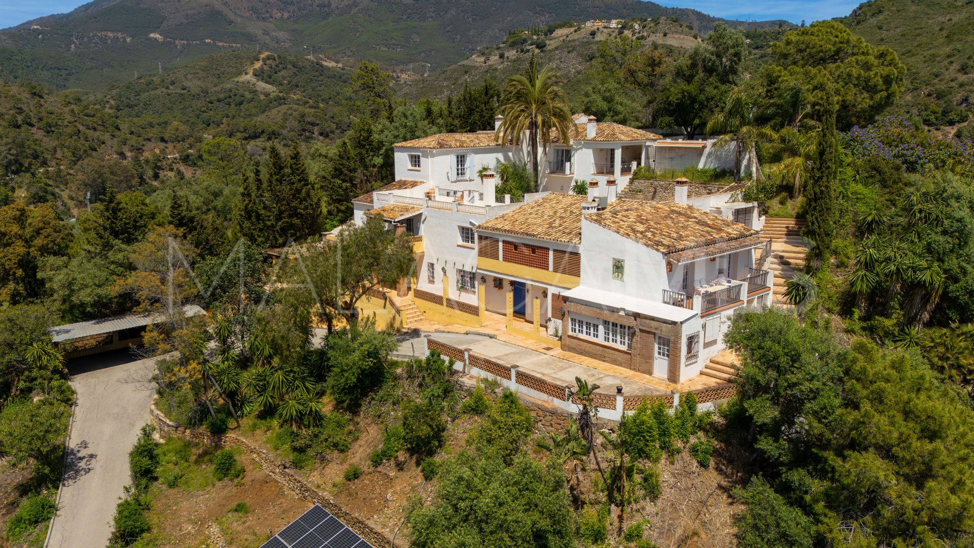 Villa for sale in Benahavis Centro