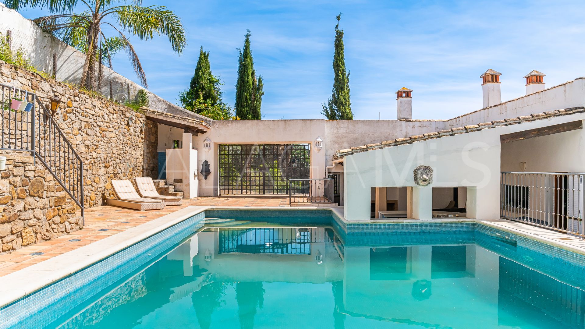 Villa for sale in Benahavis Centro