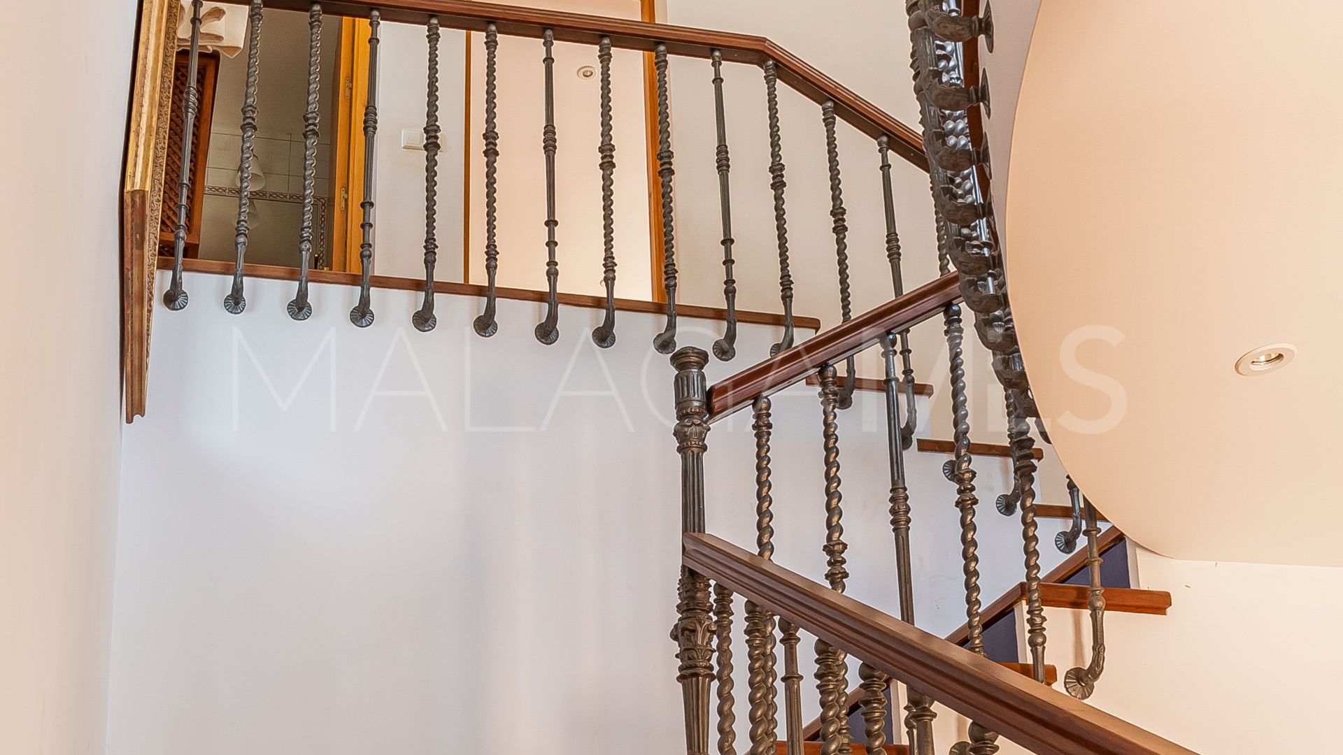 Villa for sale in Benahavis Centro