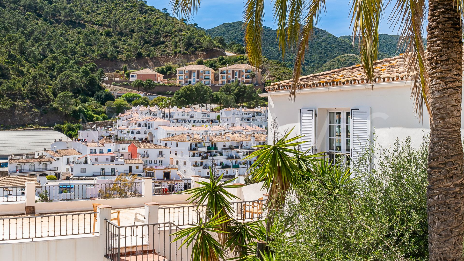 Villa for sale in Benahavis Centro