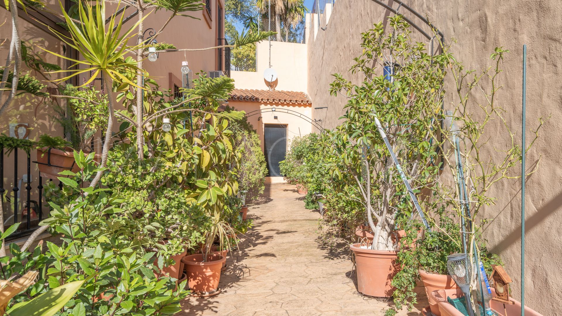 Villa for sale in Altos de Estepona