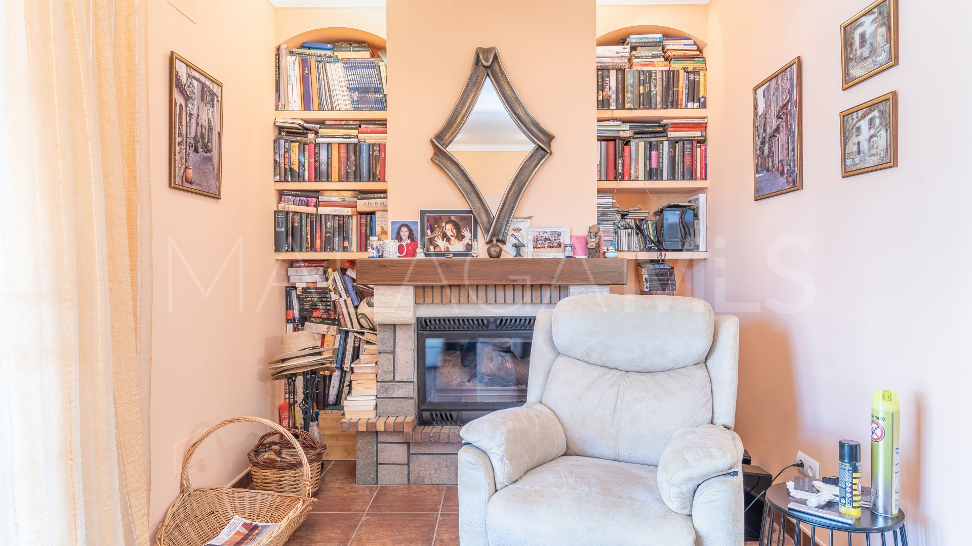 Villa for sale in Altos de Estepona