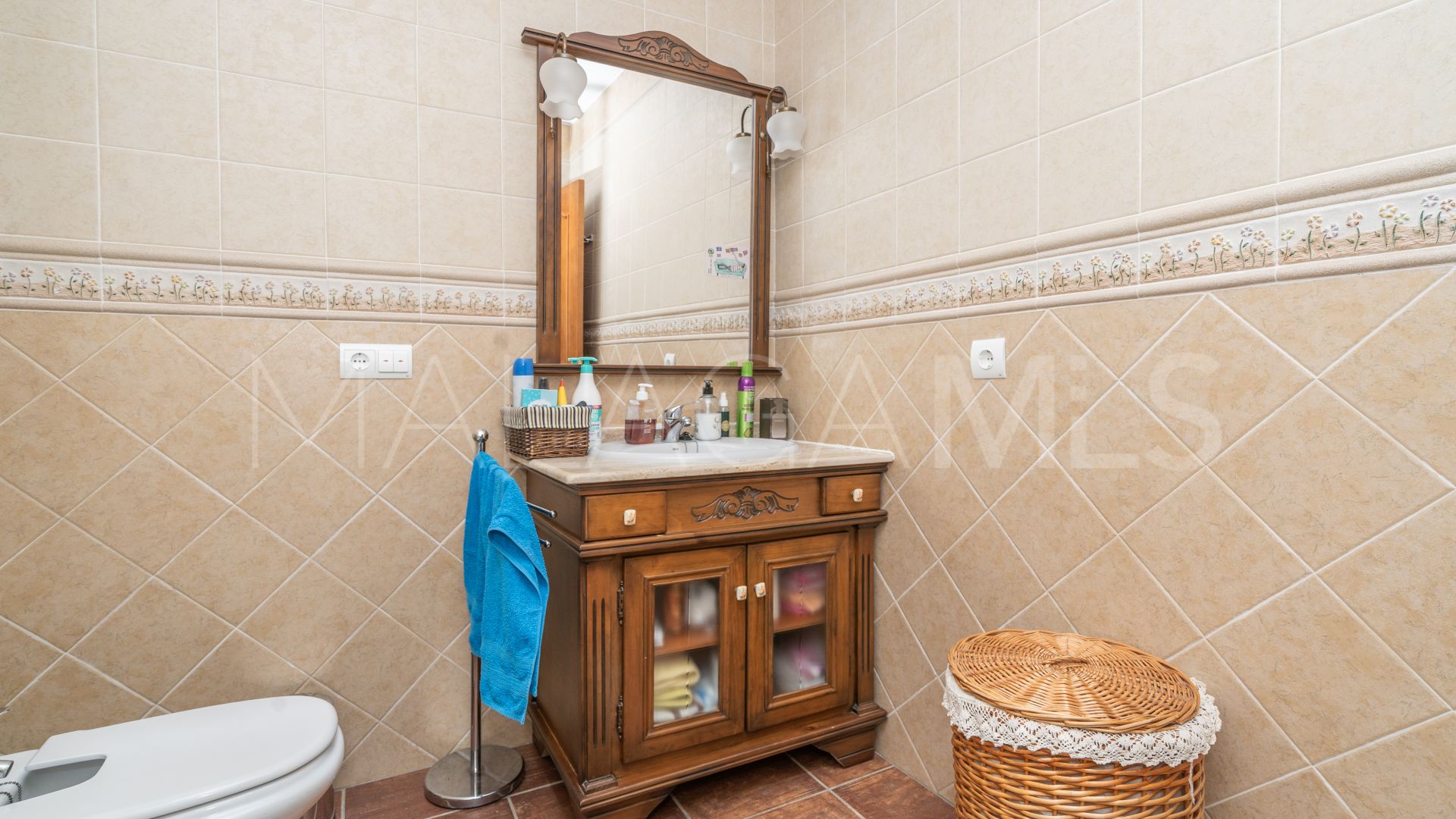 Villa for sale in Altos de Estepona