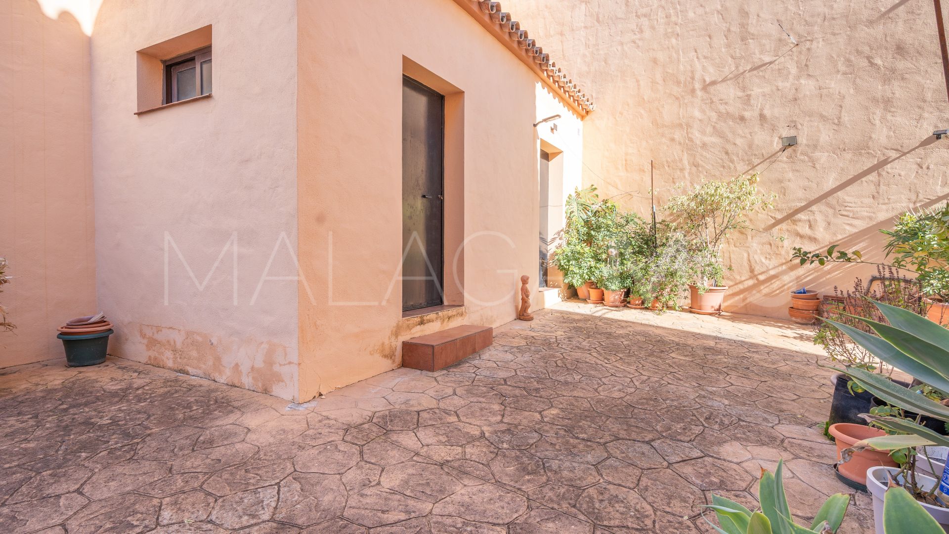 Villa for sale in Altos de Estepona